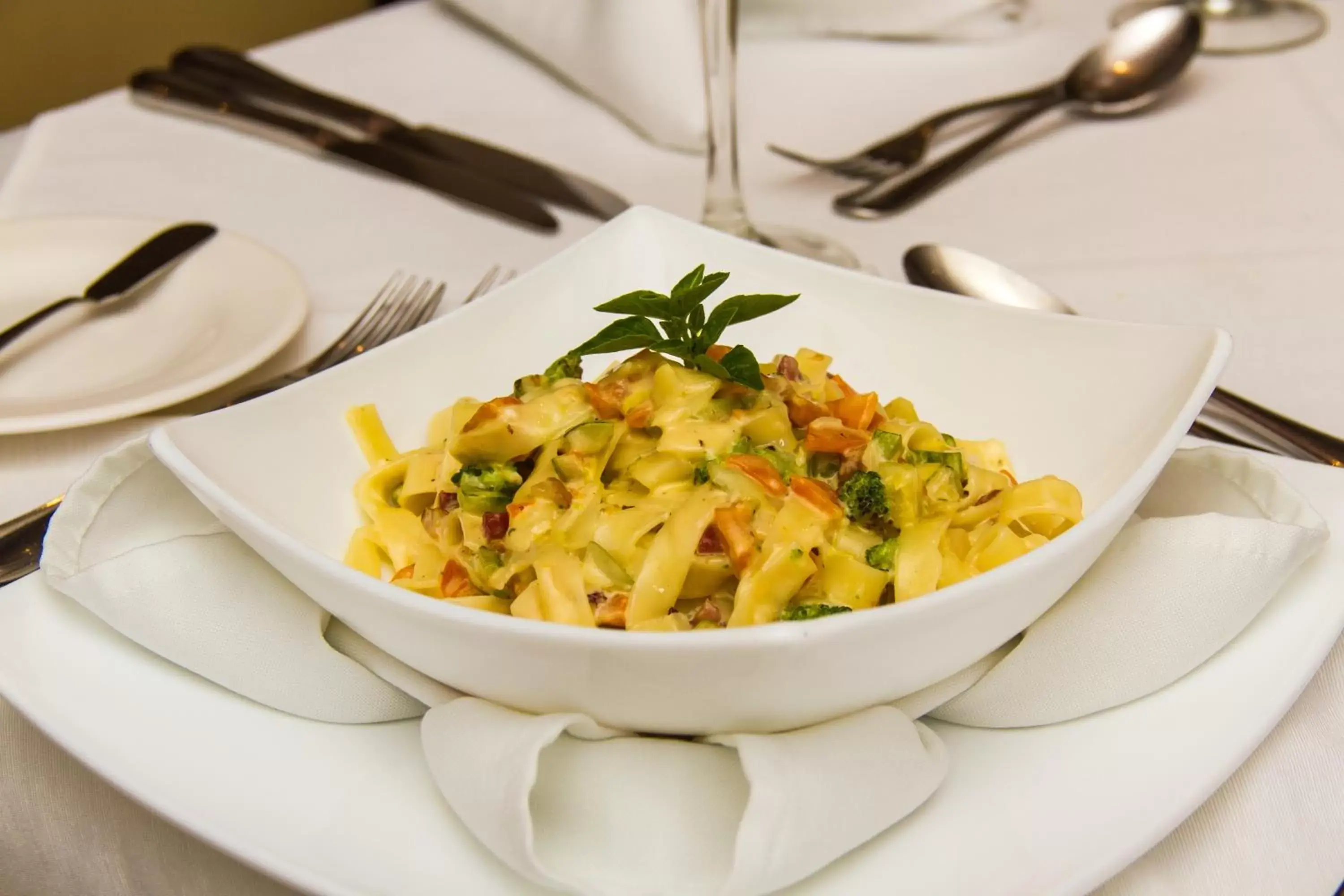 Restaurant/places to eat in Golden Tower Pinheiros by Fênix Hotéis Restaurant/places to eat in Golden Tower Pinheiros by Fênix Hotéis