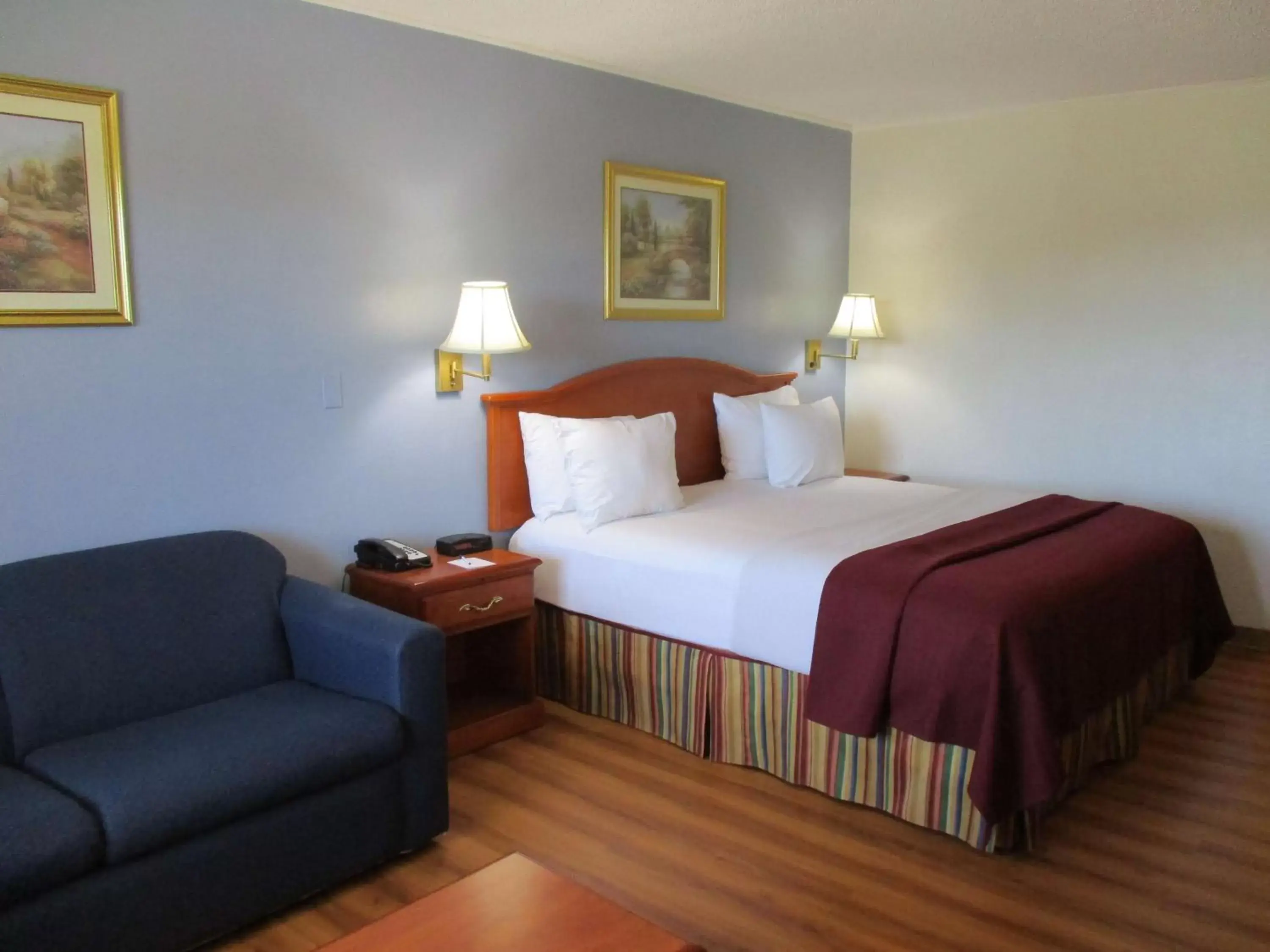 Photo of the whole room, Bed in Best Western Palestine Inn
