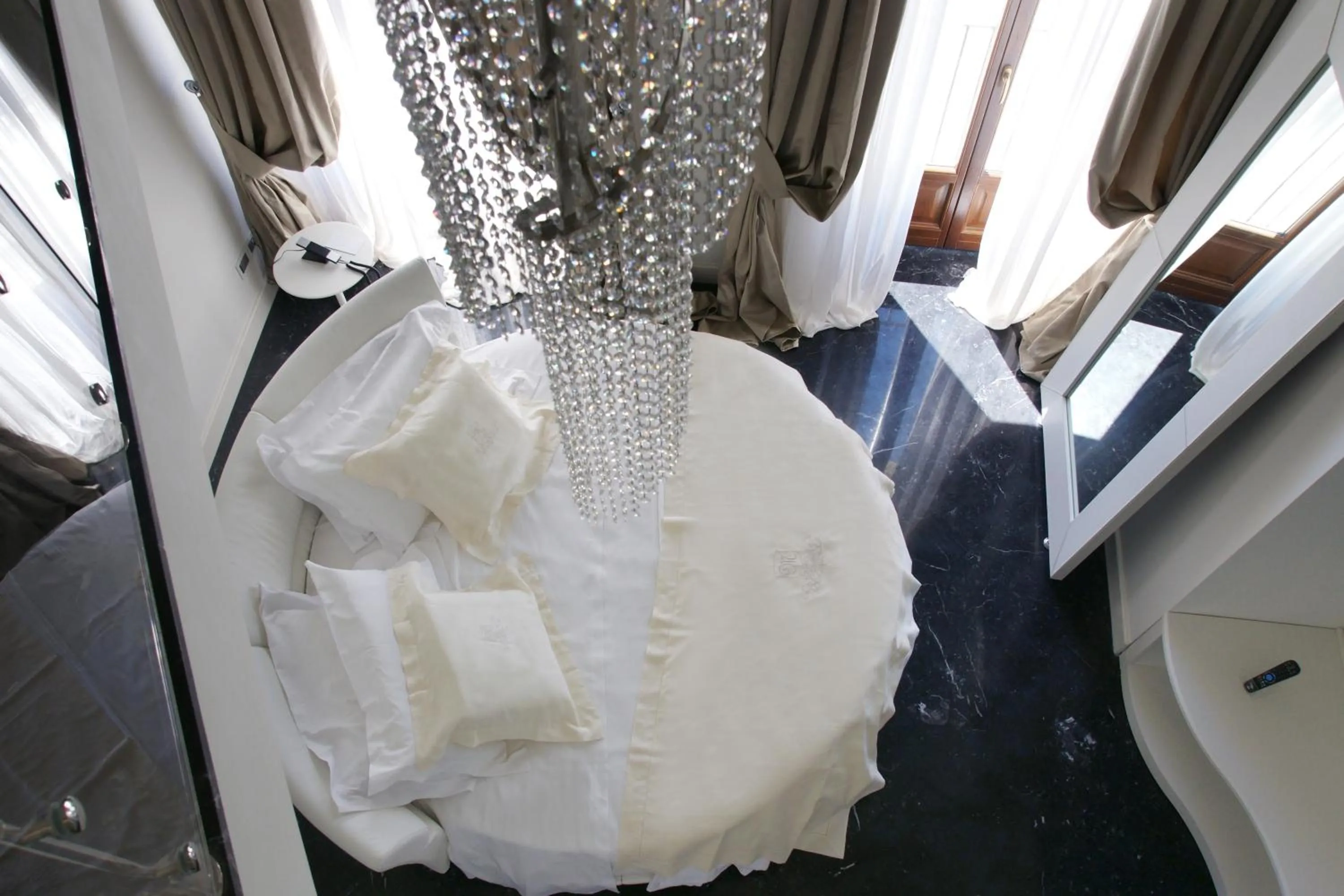 Bed in Hotel Metropole Taormina