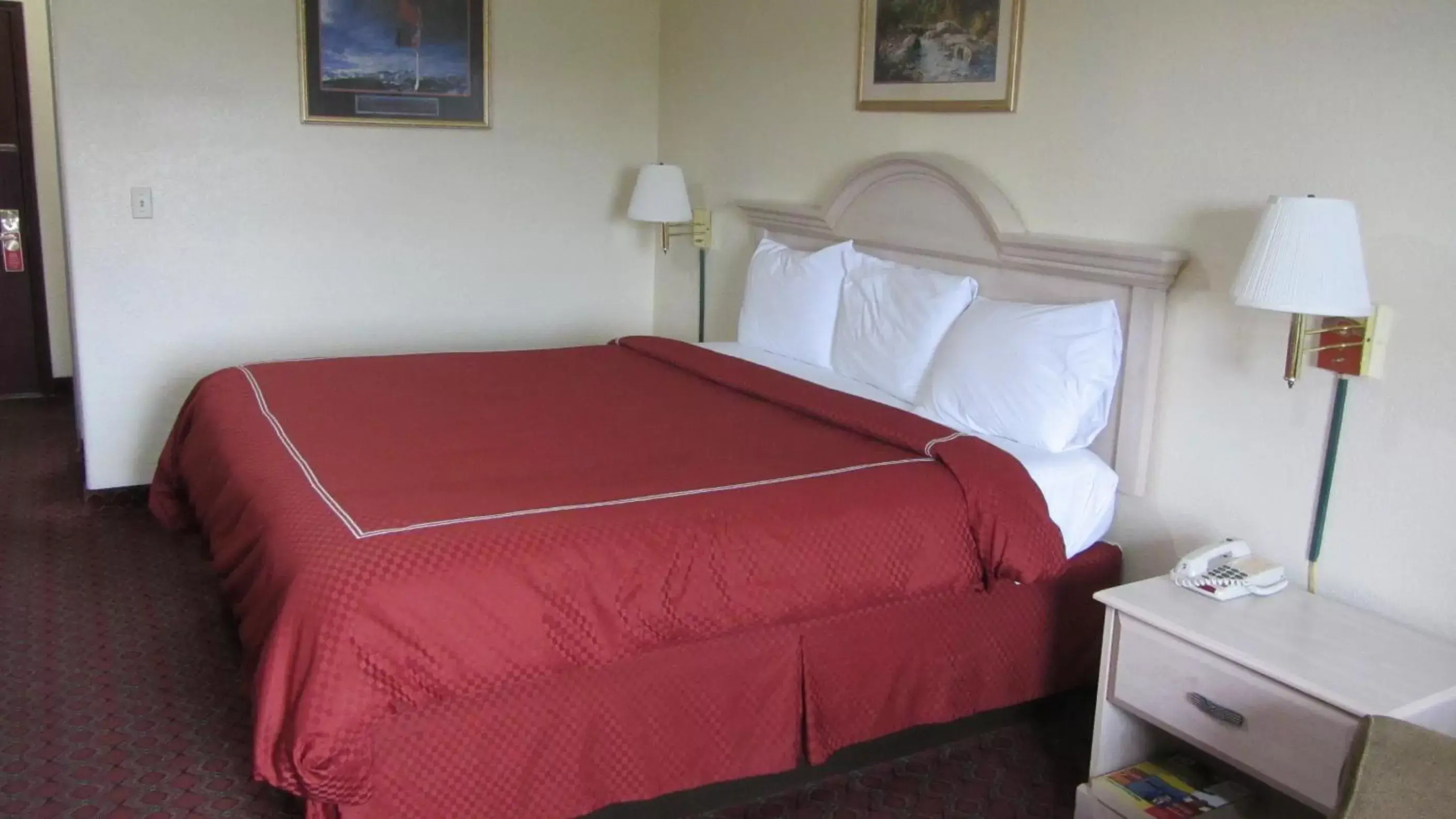 Bed in Americas Best Value Inn and Suites Houston FM 1960