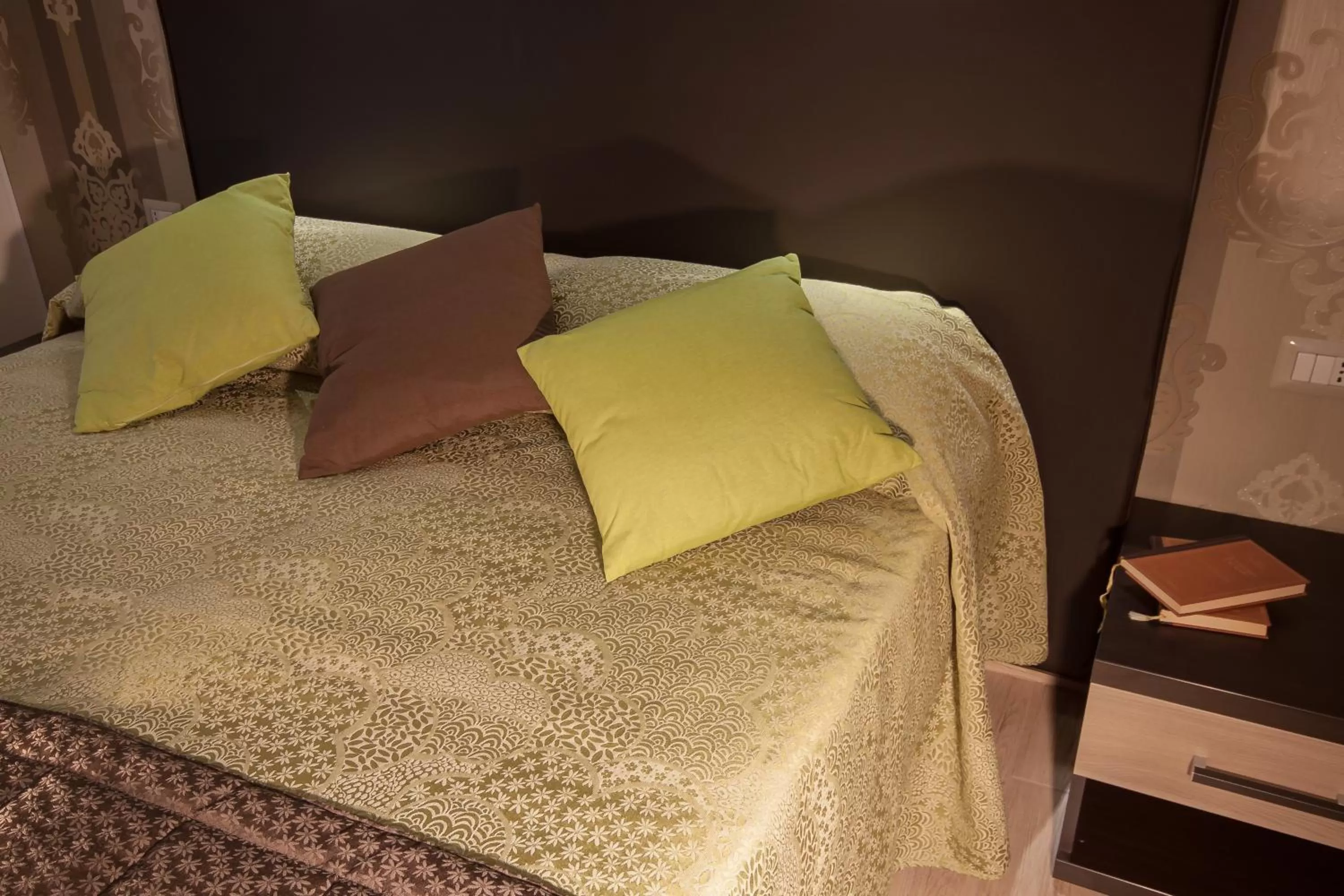 Decorative detail, Bed in Rome Kings Suite