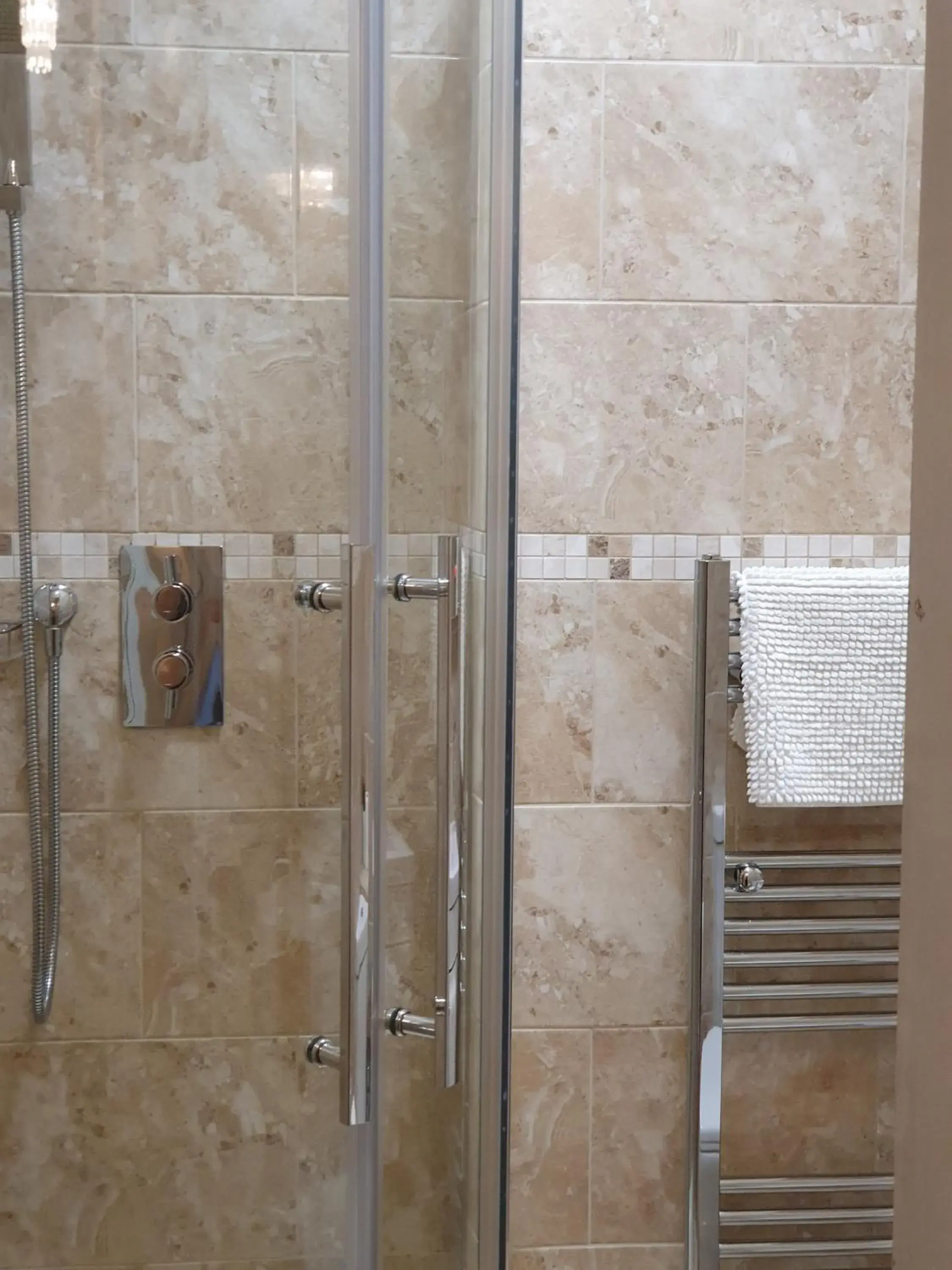 Bathroom in Senlac Guesthouse