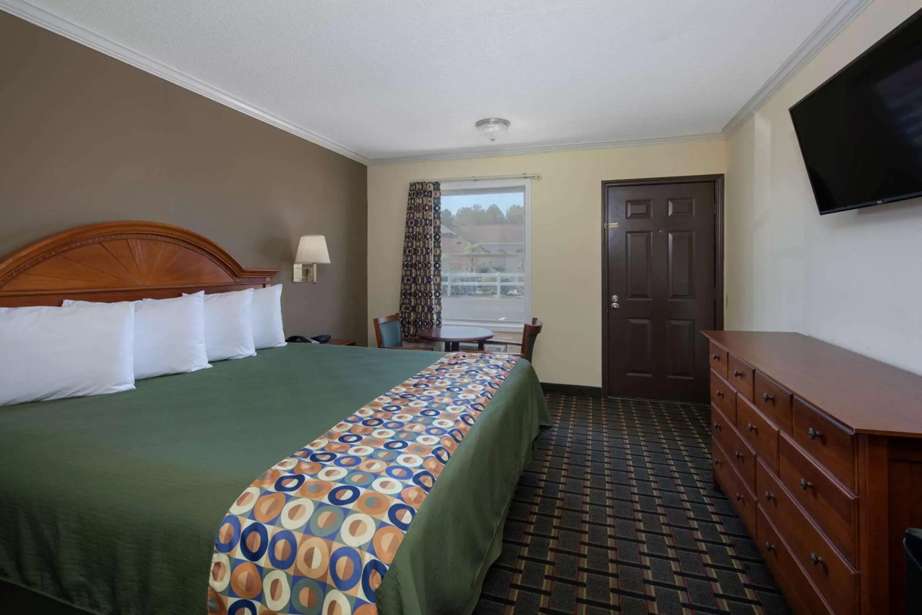 Photo of the whole room, Bed in Travelodge by Wyndham Orangeburg