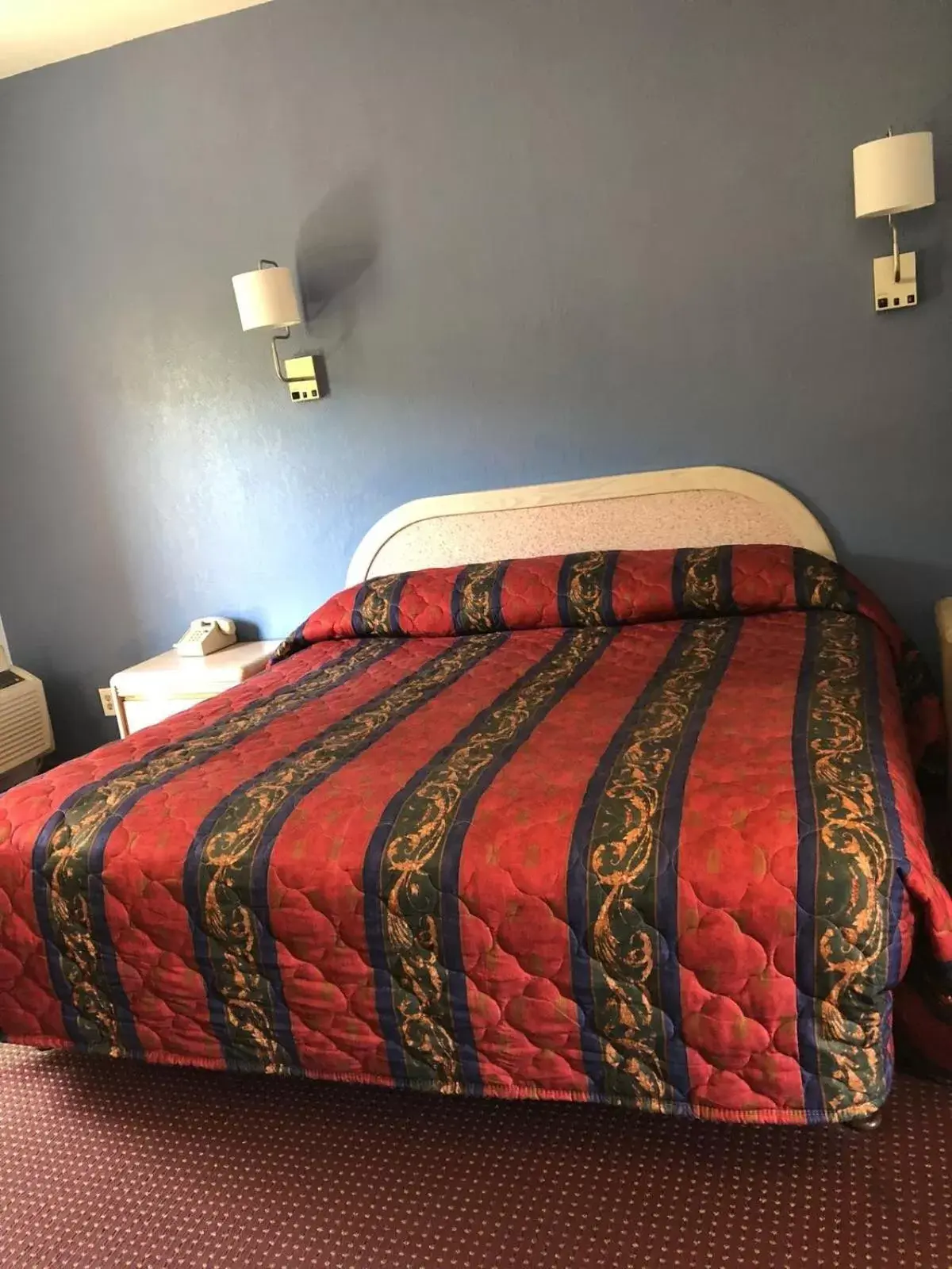 Bed in Moonlite Inn