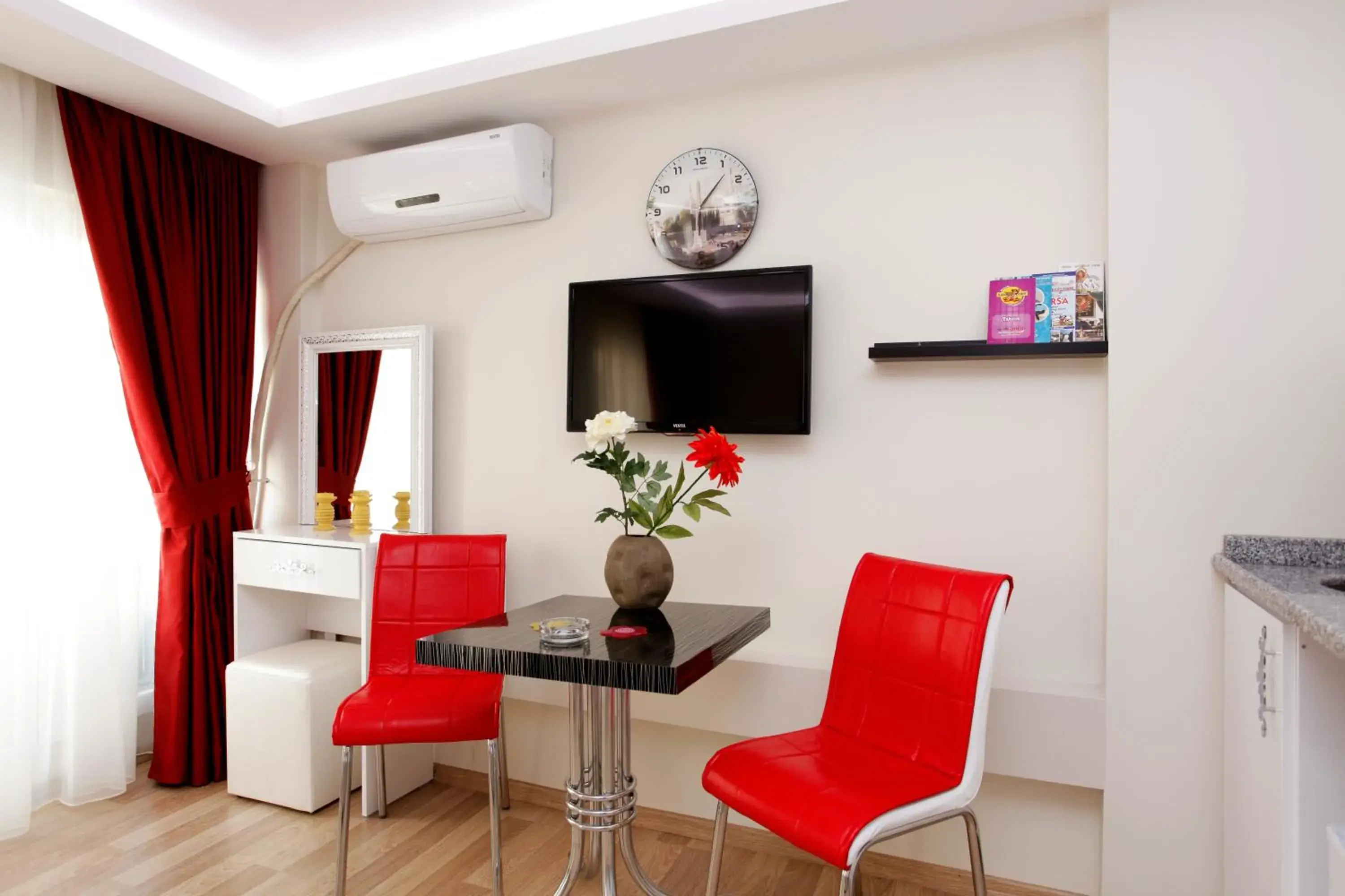 Seating area, TV/Entertainment Center in Taksim Istiklal Suites