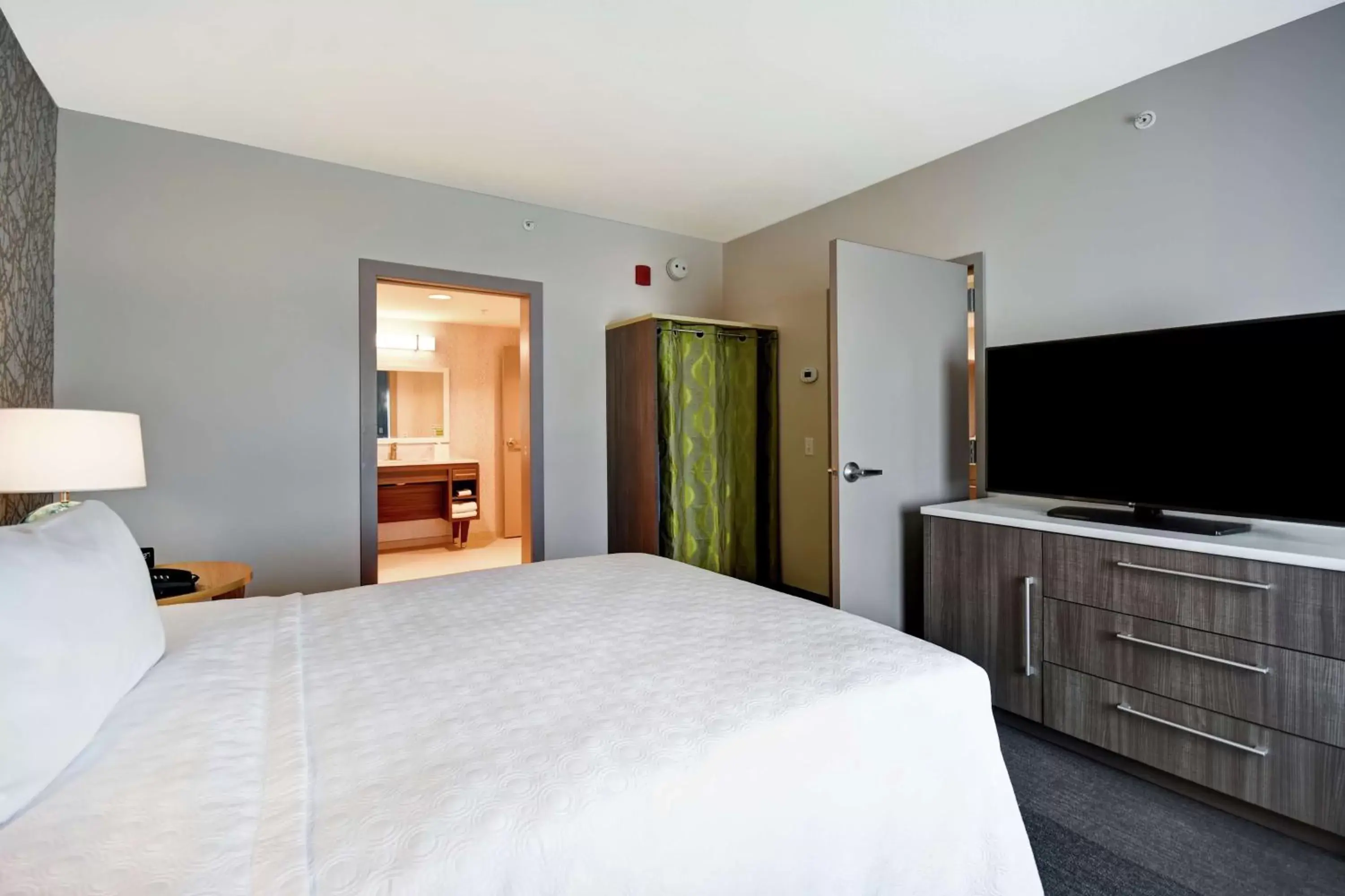 Bedroom, Bed in Home2 Suites By Hilton Eagan Minneapolis