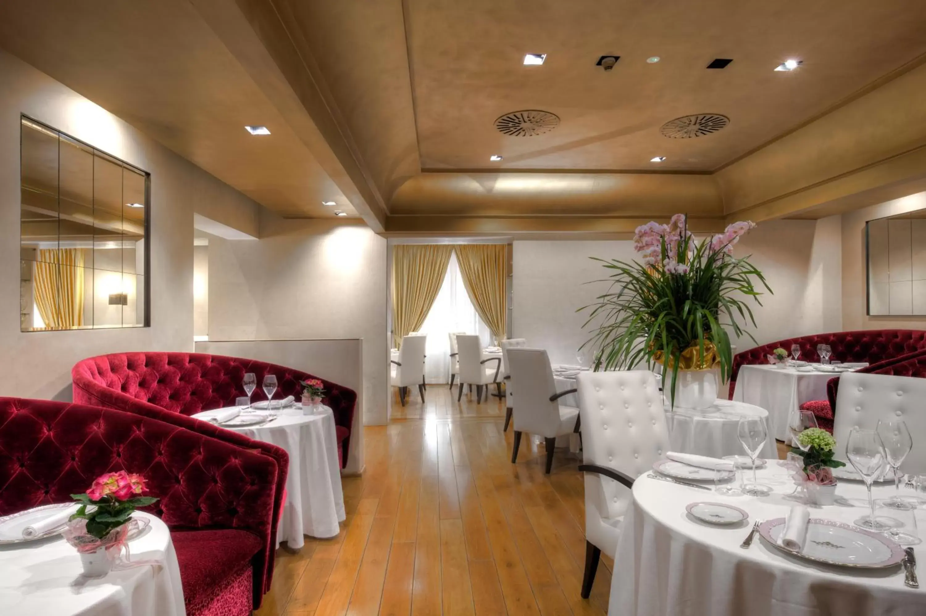 Restaurant/Places to Eat in Hotel Rua Frati 48 in San Francesco