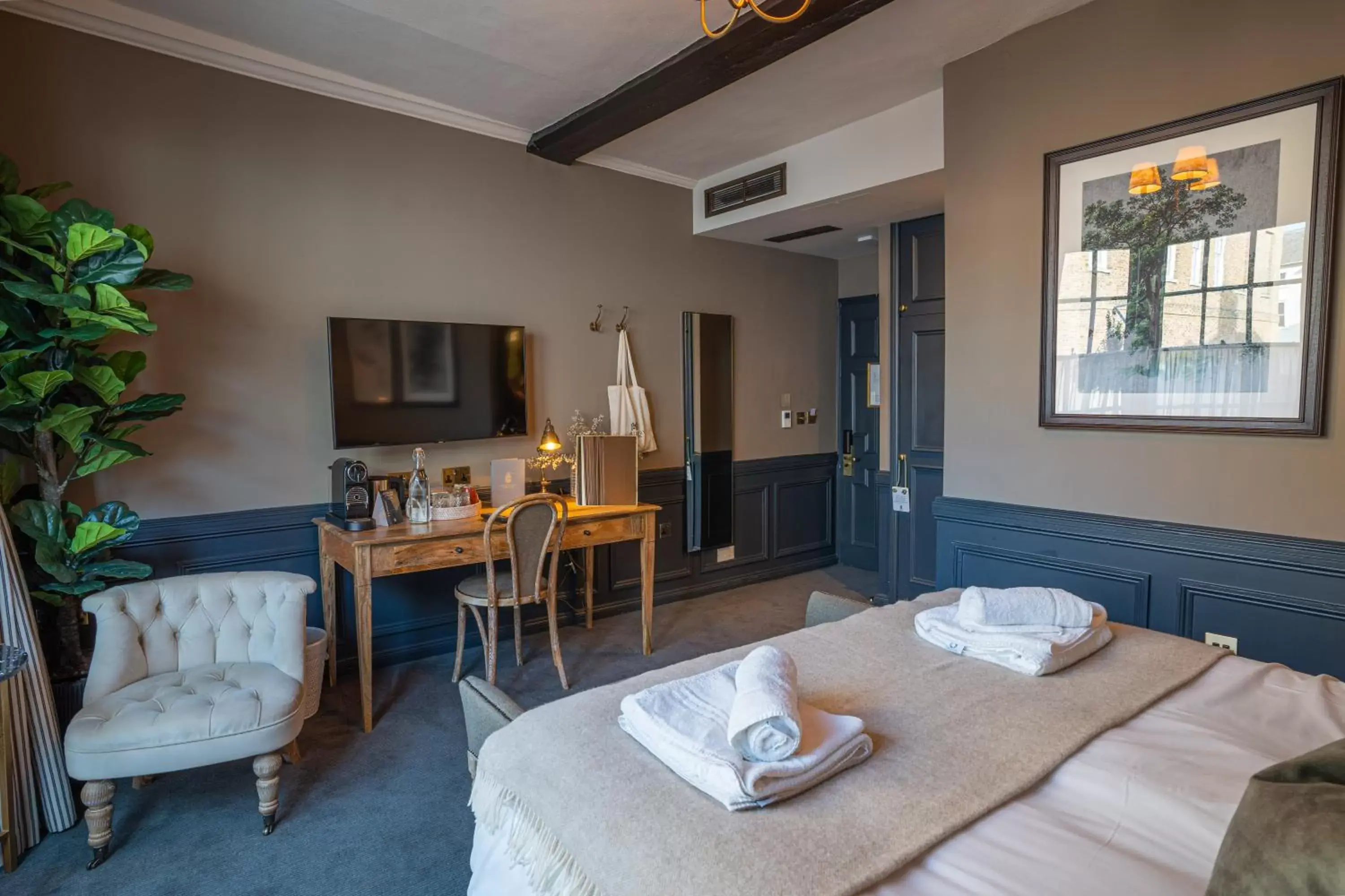 Bedroom in Salisbury Arms Hotel