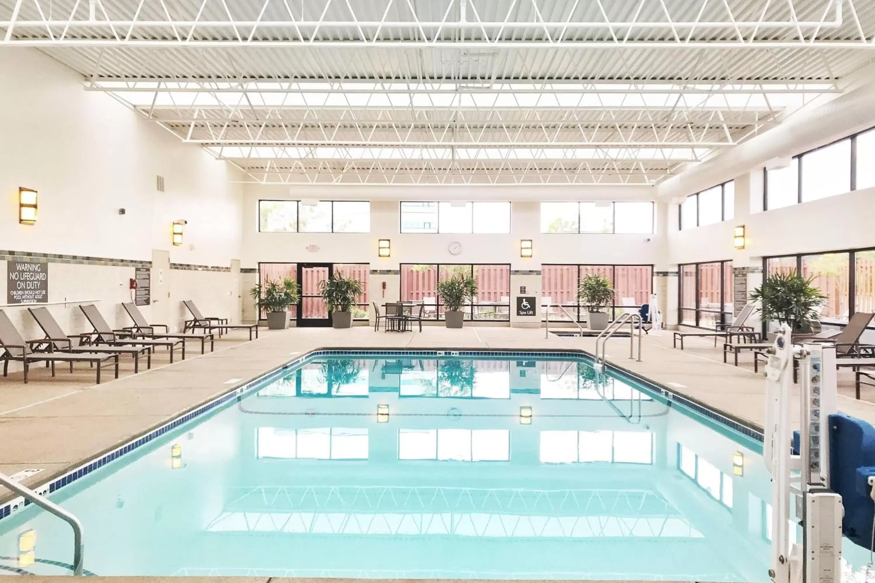 Swimming Pool in Delta Hotels by Marriott Minneapolis Northeast
