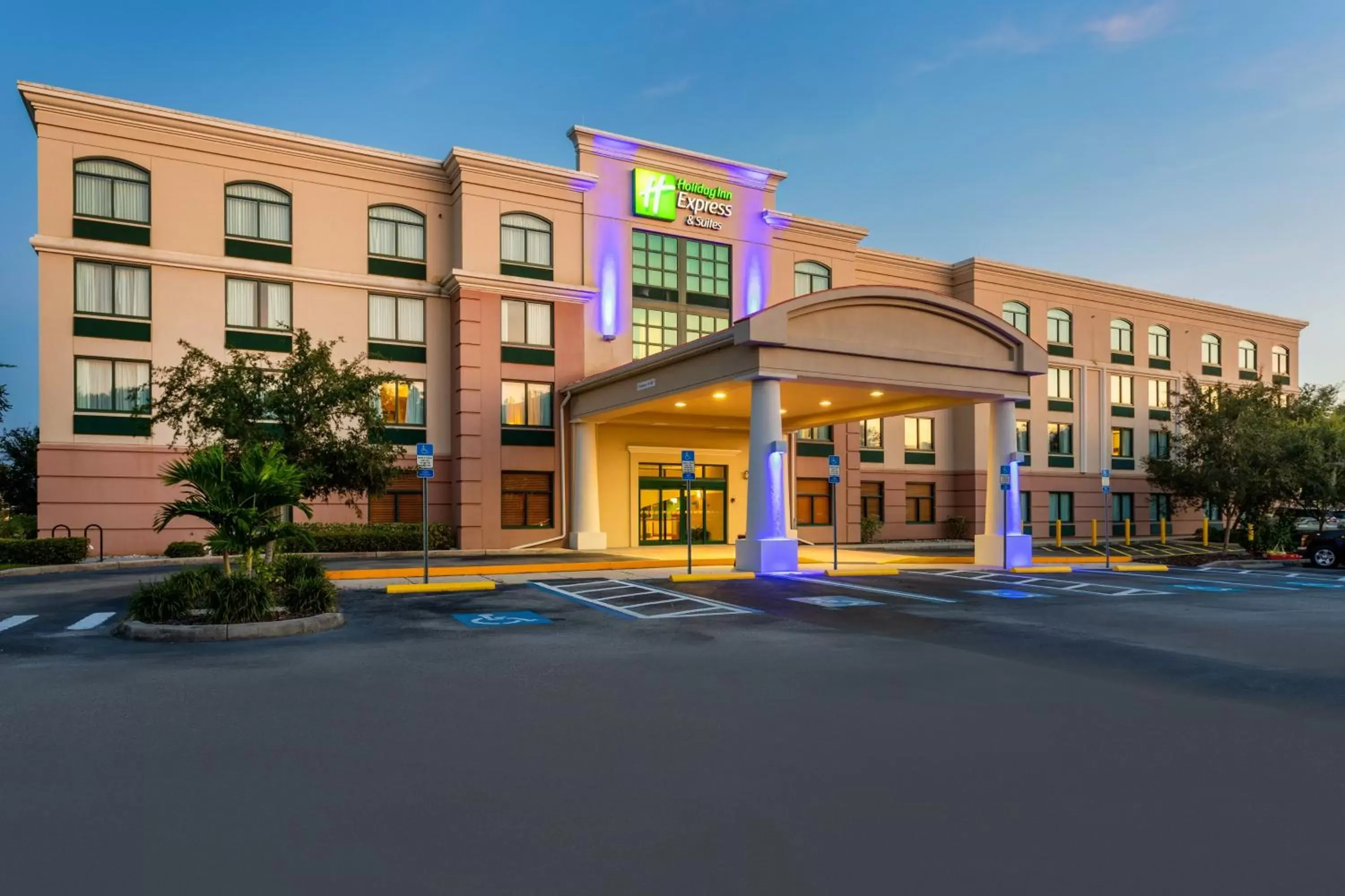 Property building in Holiday Inn Express & Suites Bradenton East-Lakewood Ranch, an IHG Hotel