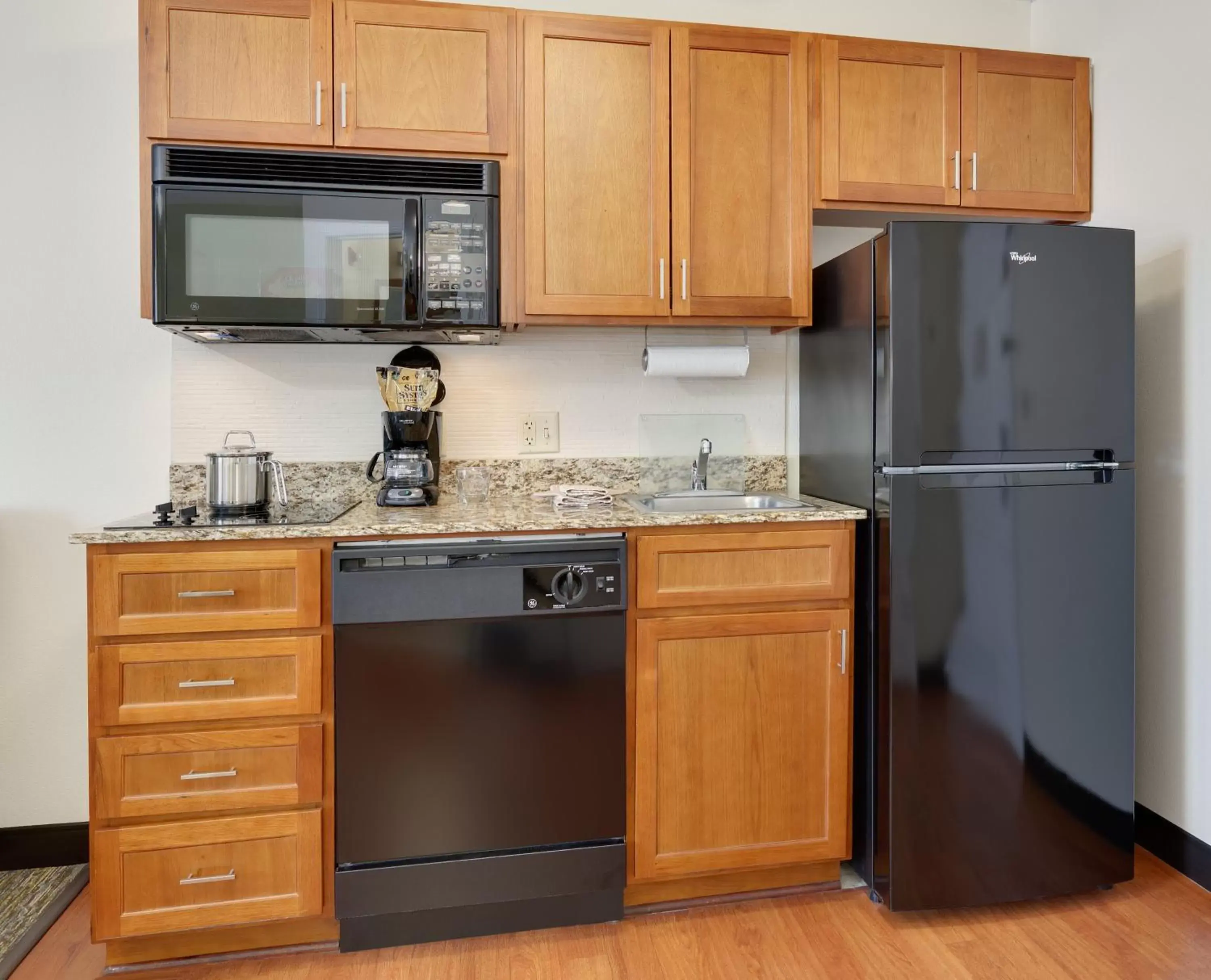 Photo of the whole room, Kitchen/Kitchenette in Candlewood Suites Salina, an IHG Hotel