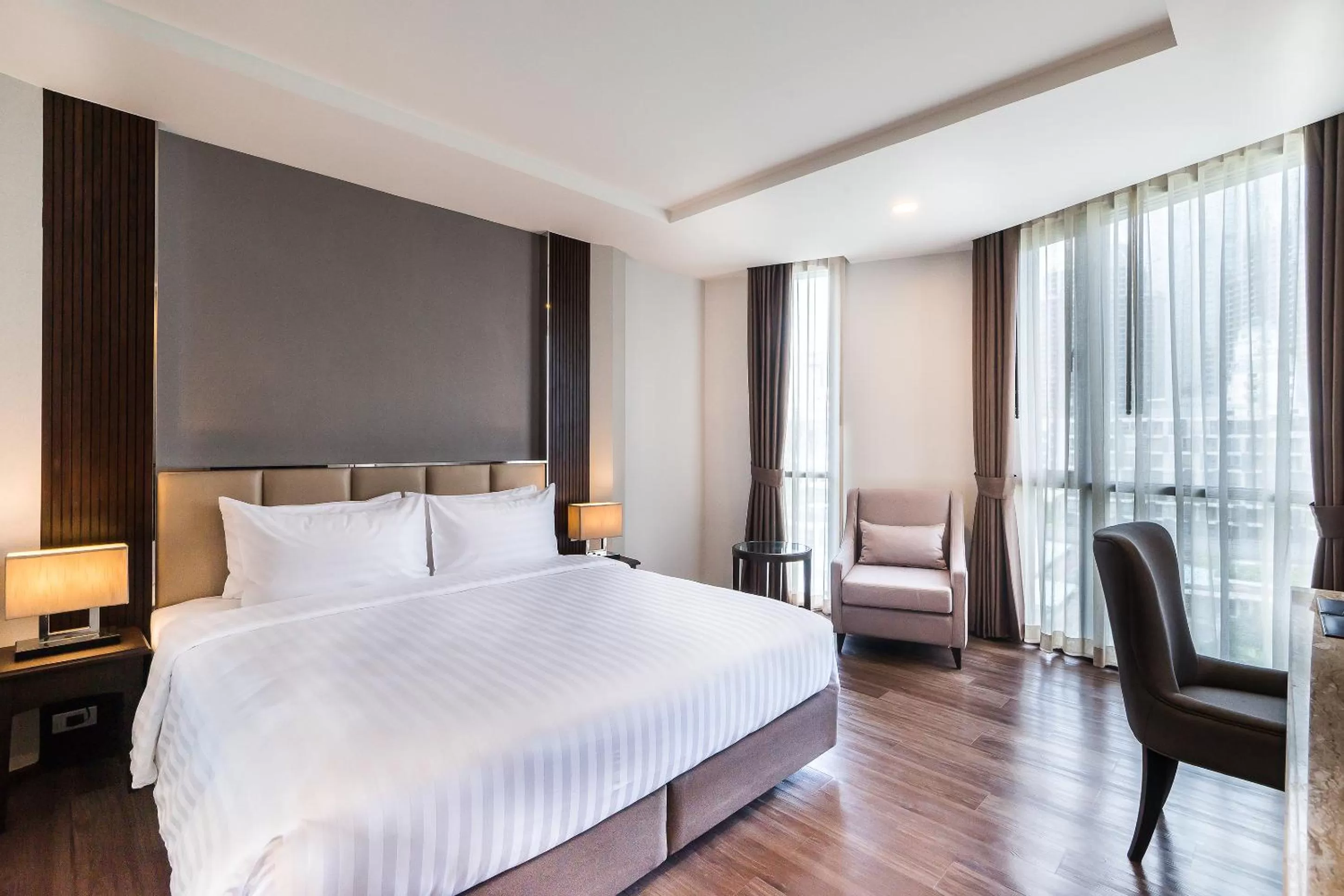 Bedroom, Bed in SureStay Plus by Best Western Sukhumvit 2