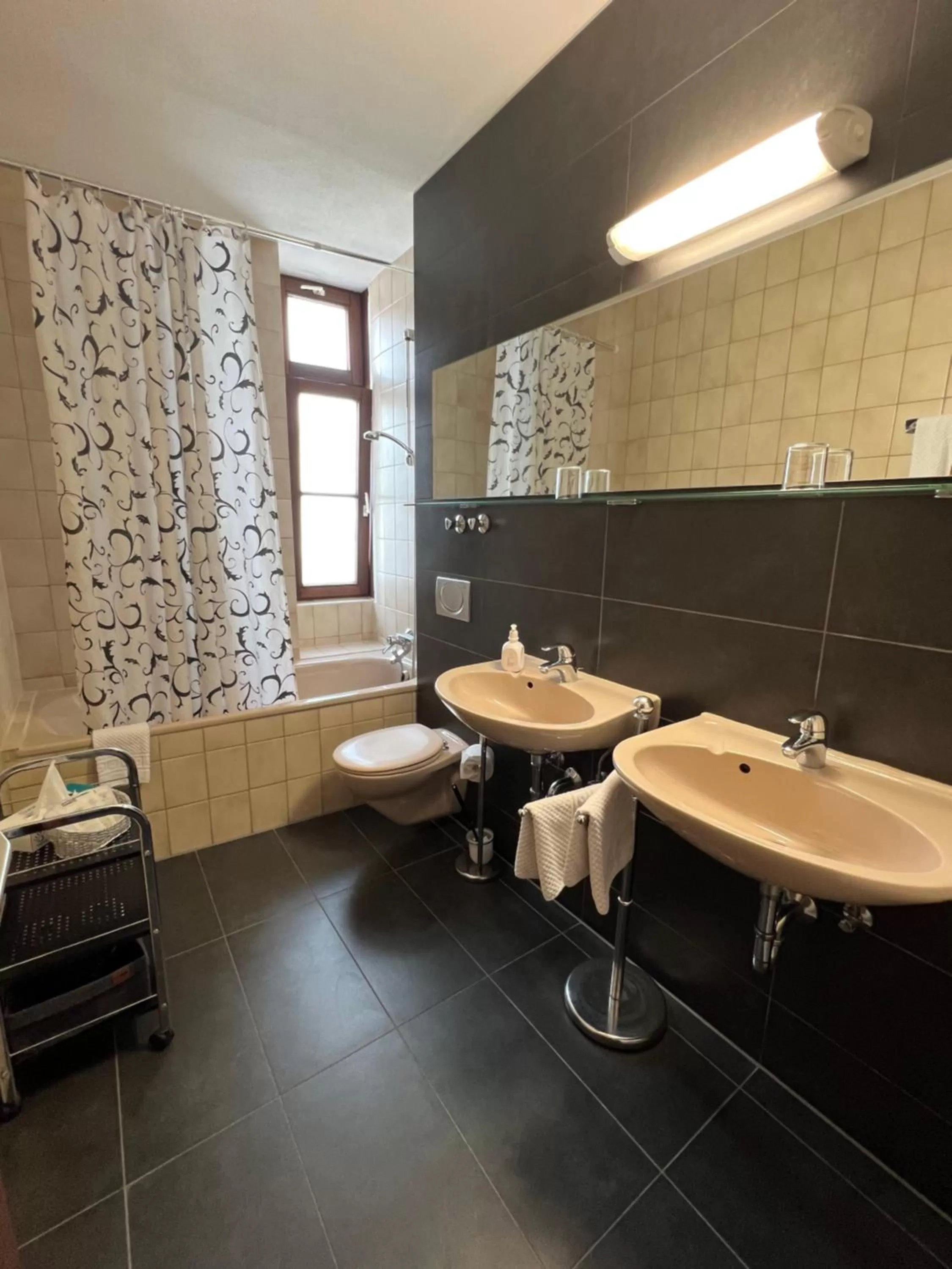 Bathroom in Stadthotel