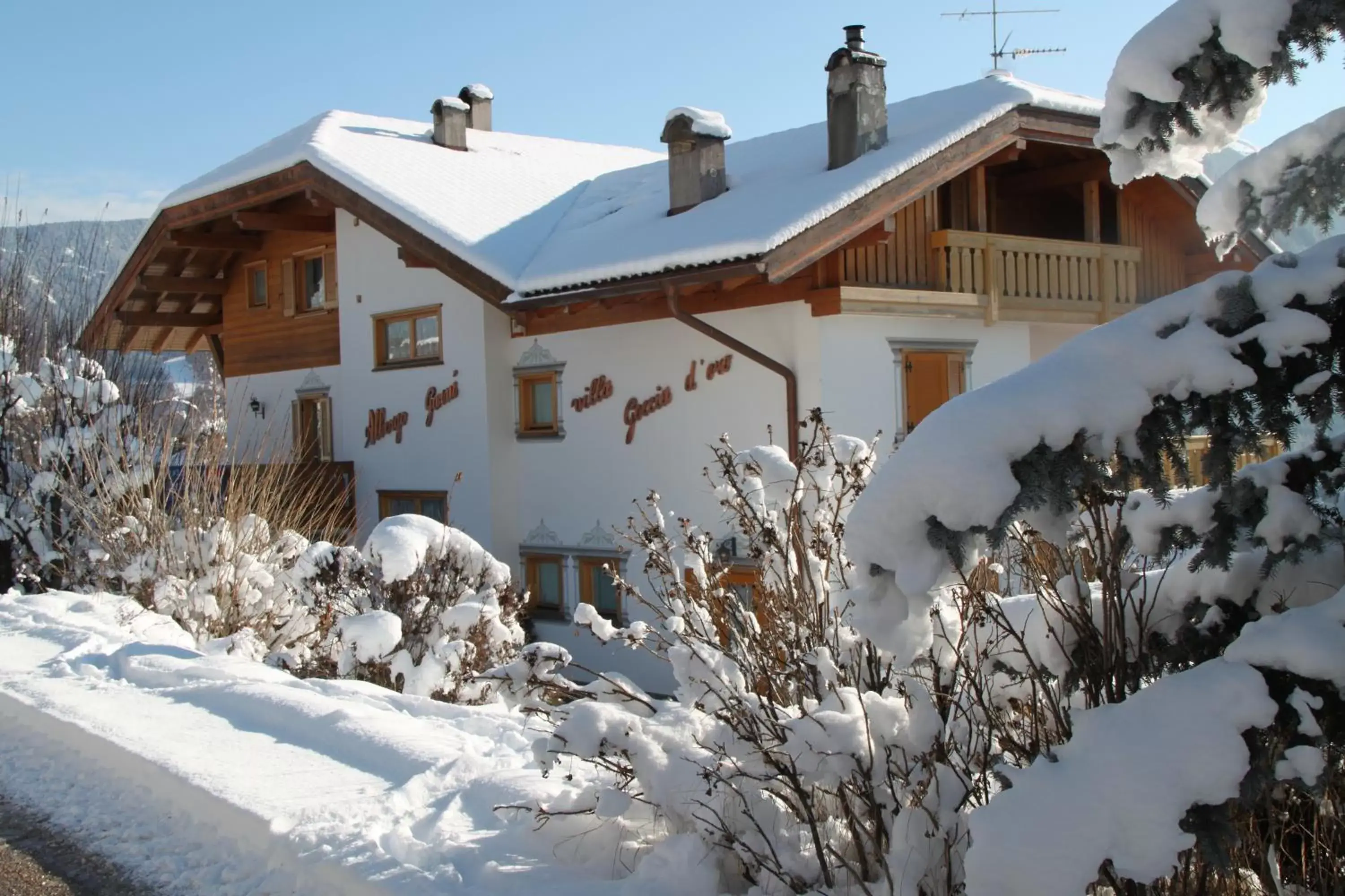 Property building, Winter in Garnì Goccia d'Oro