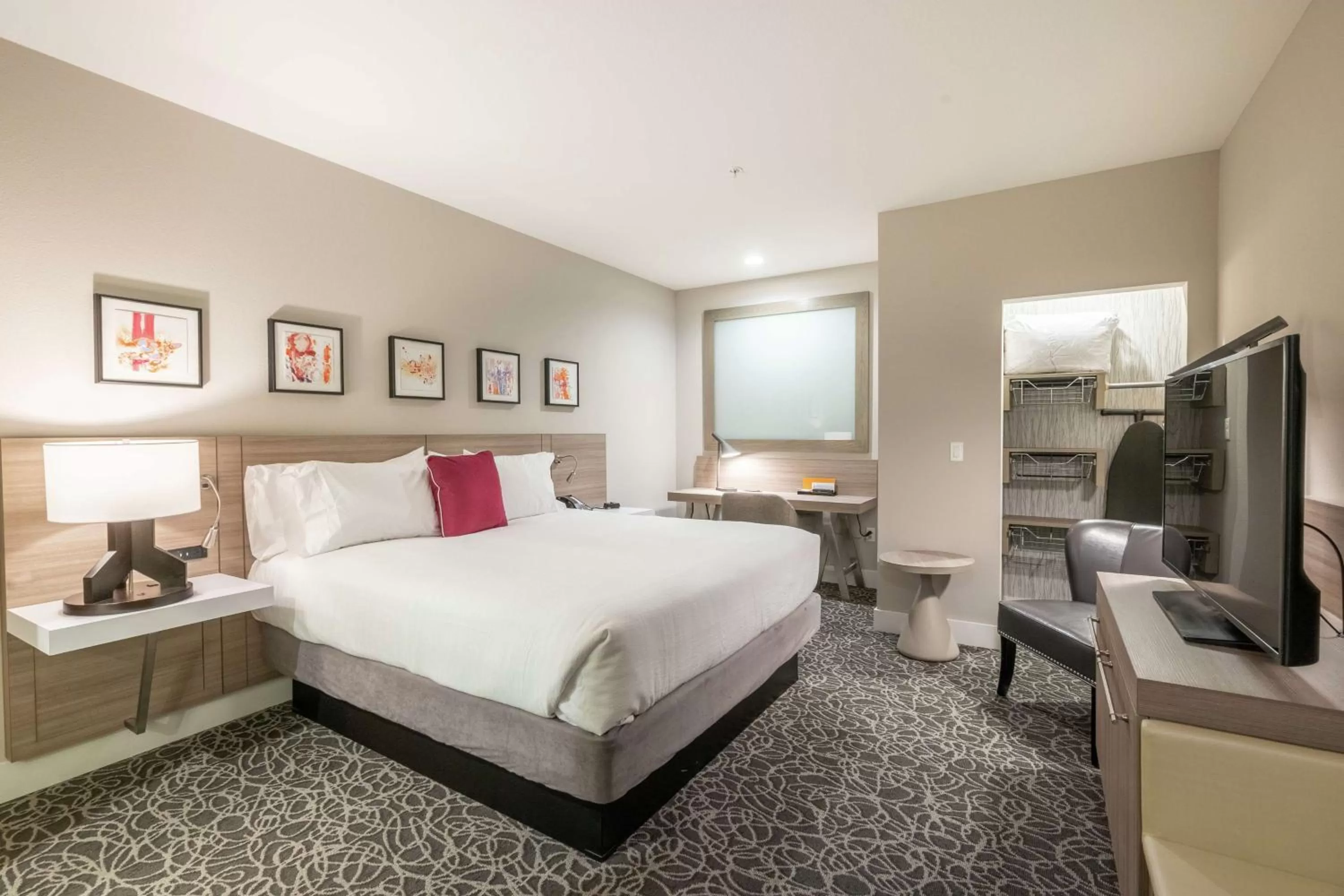 Bedroom, Bed in Hilton Garden Inn Wichita Downtown, Ks