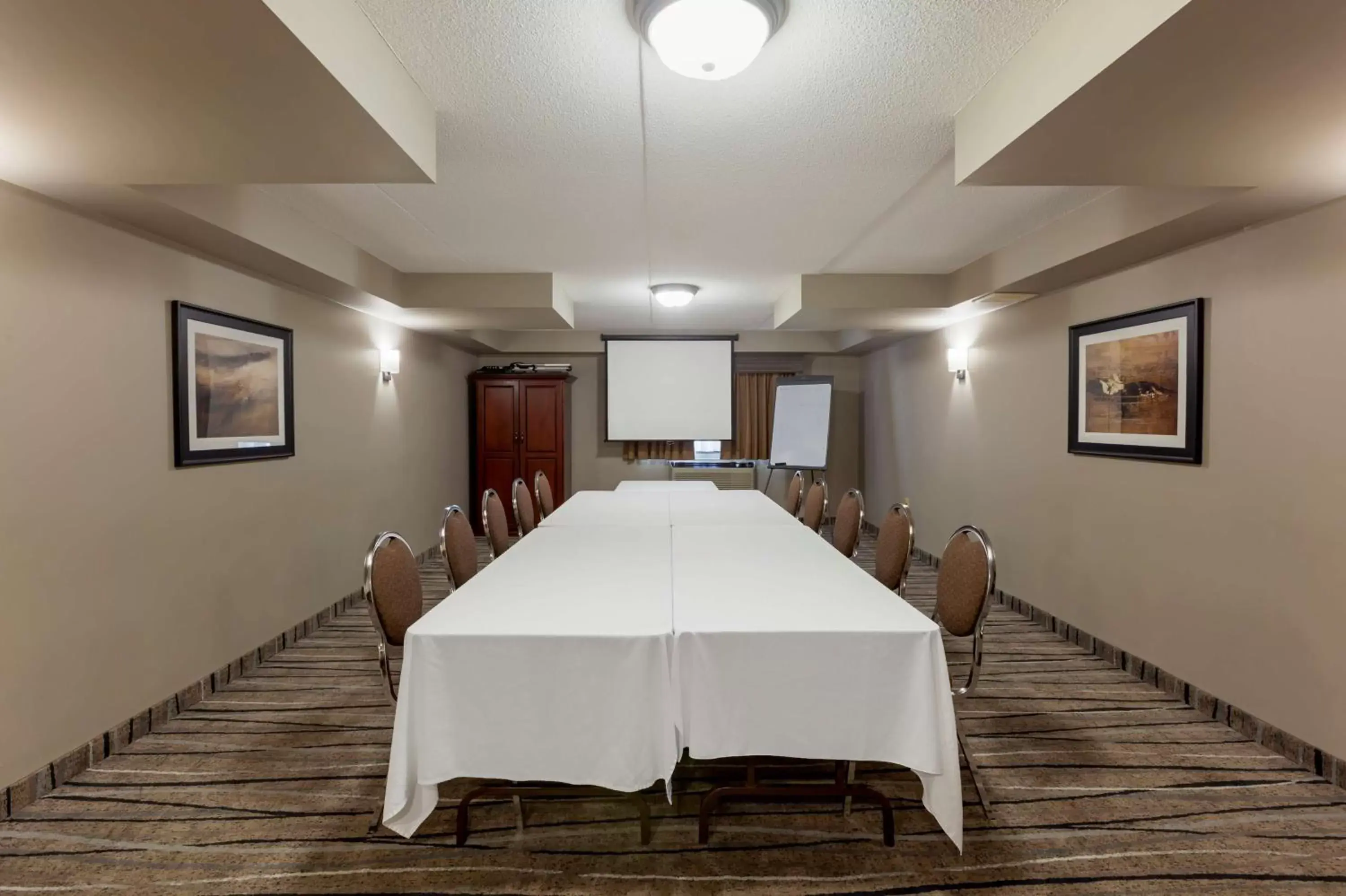 Meeting/conference room in Best Western Plus Orillia Hotel
