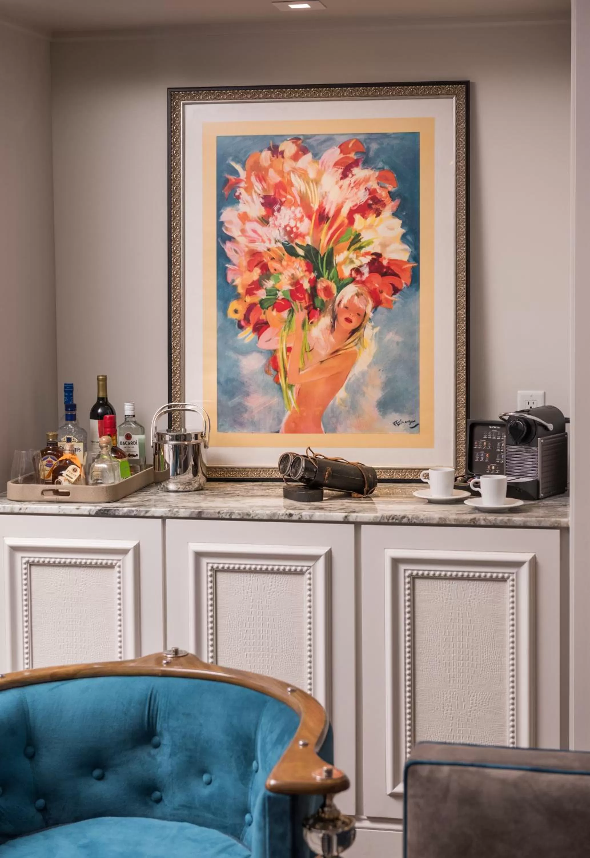 Coffee/tea facilities in The Ivey's Hotel