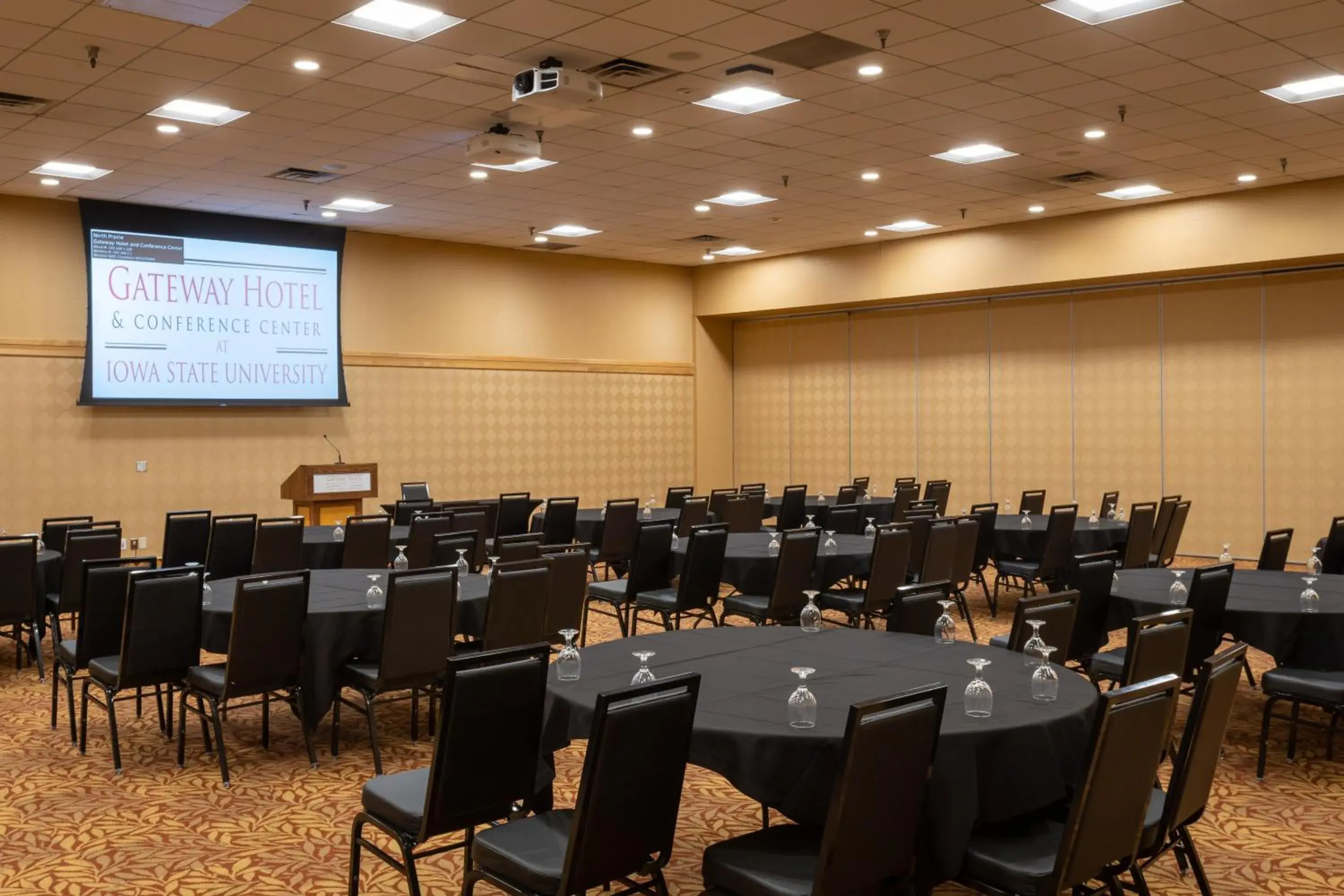 Meeting/conference room in Gateway Hotel and Conference Center