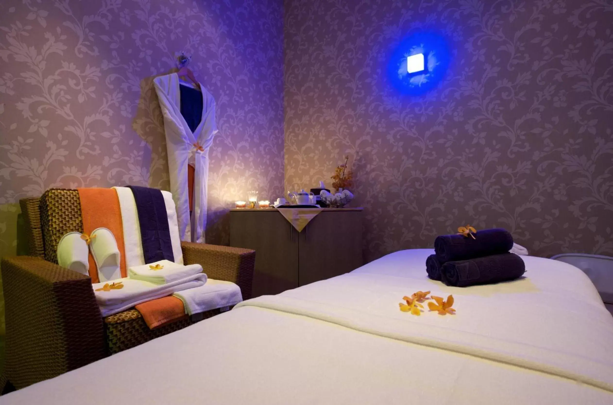 Massage, Bed in TIME Grand Plaza Hotel, Dubai Airport