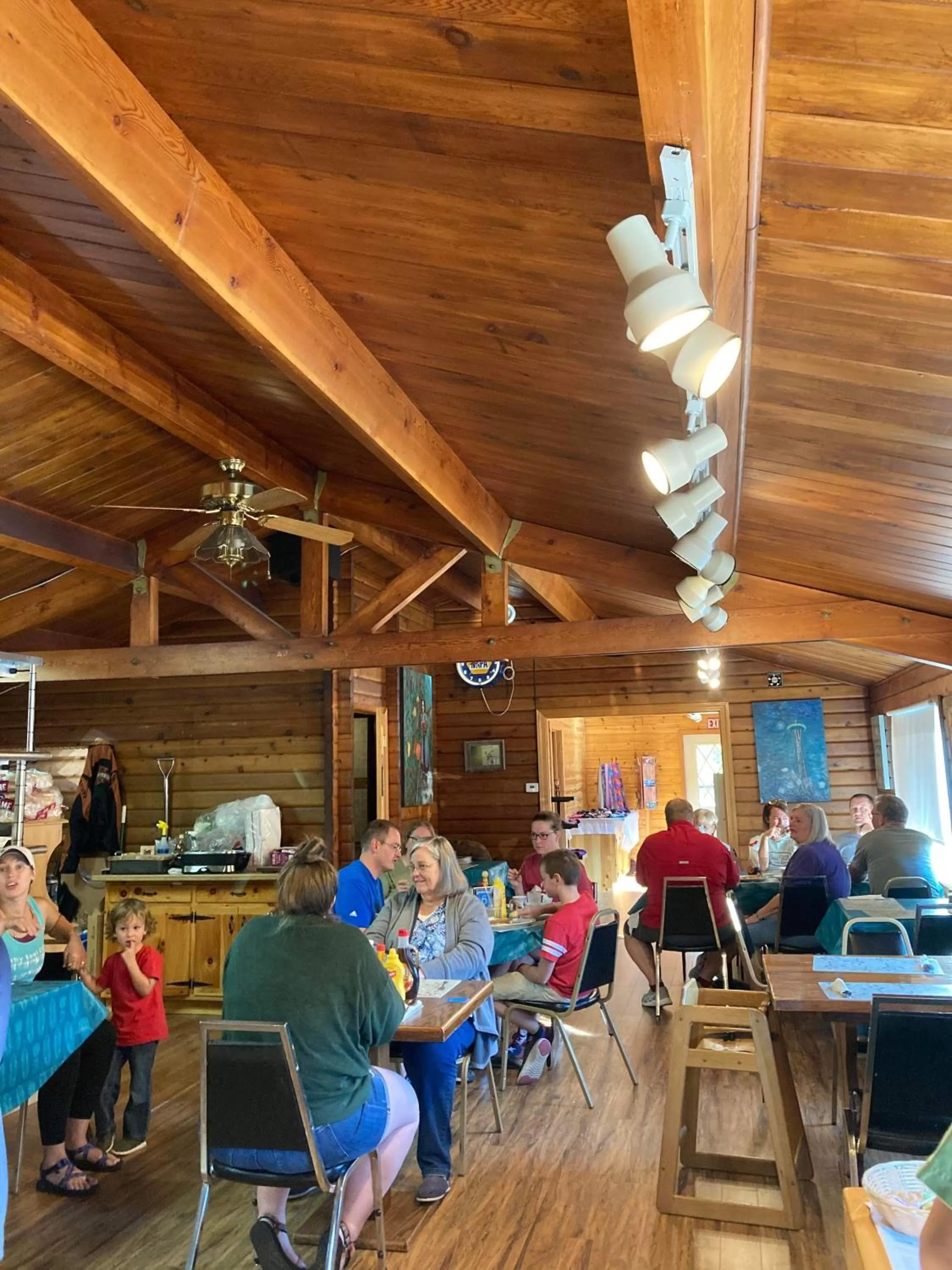 Restaurant/Places to Eat in Glacier Haven Inn