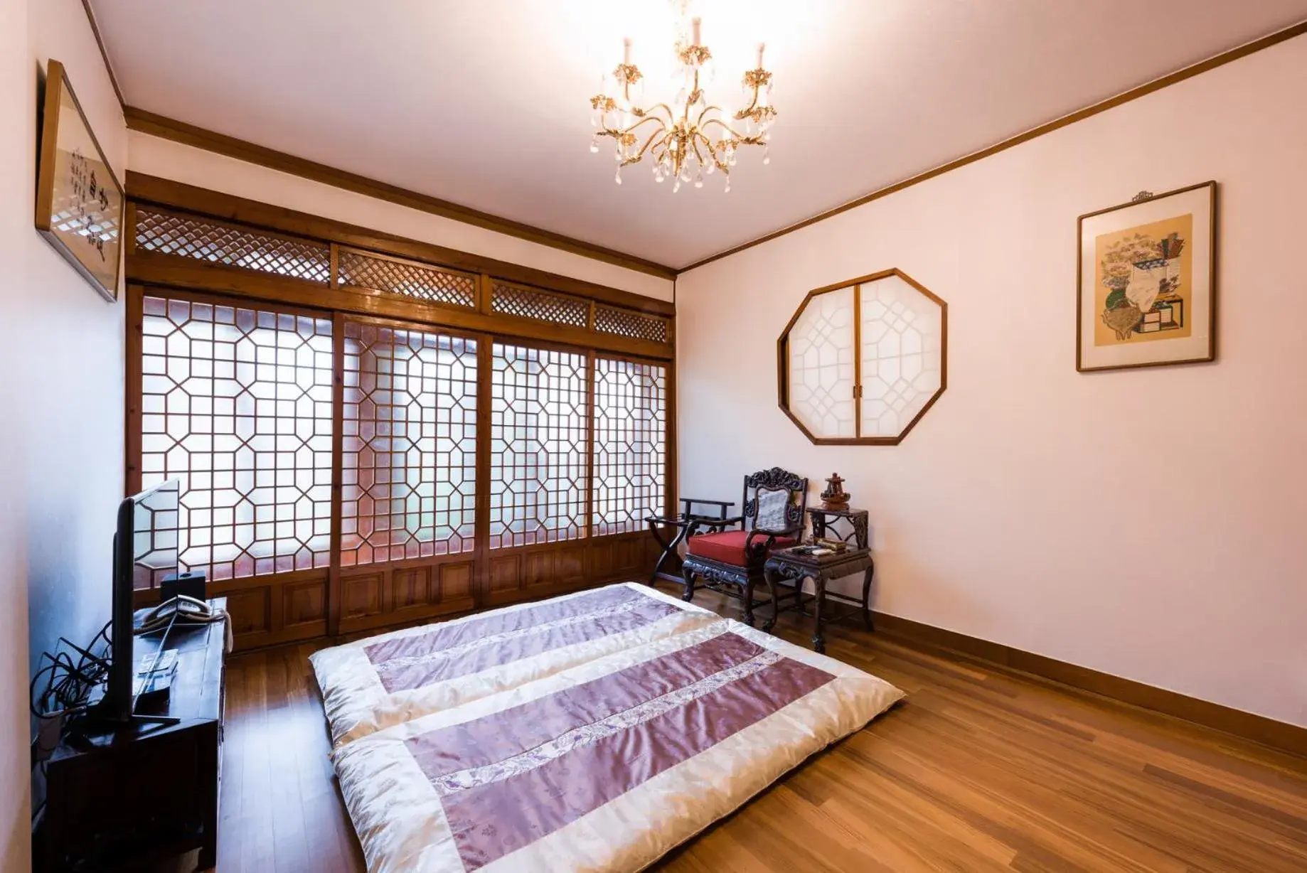 Photo of the whole room in Bonum 1957 Hanok and Boutique