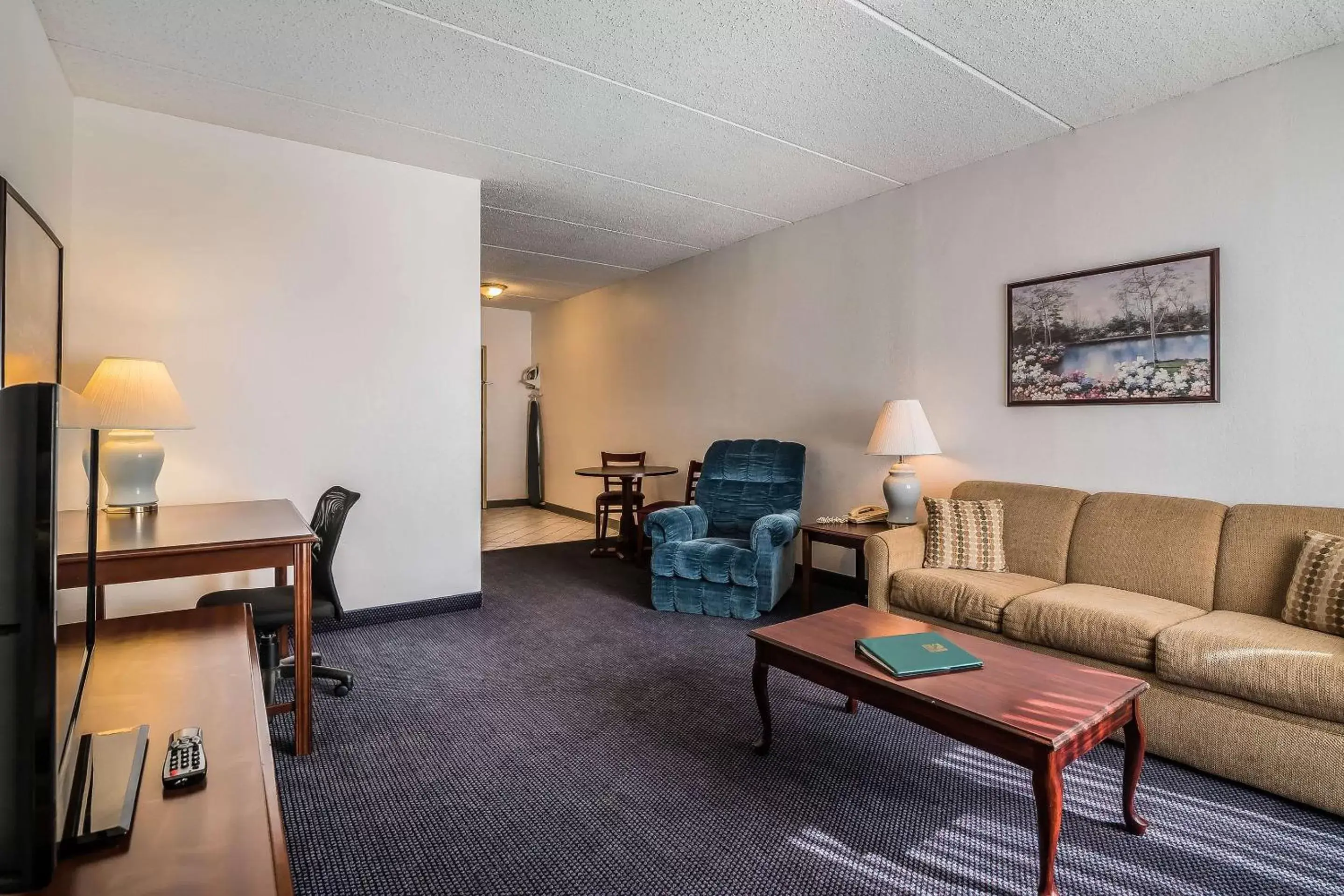 Bedroom, Seating Area in Quality Inn & Suites Albany Airport