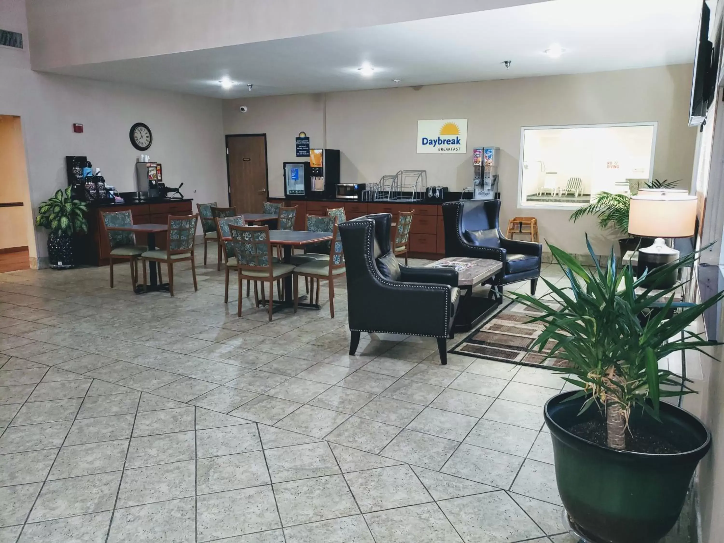 Breakfast in Days Inn & Suites by Wyndham of Morris