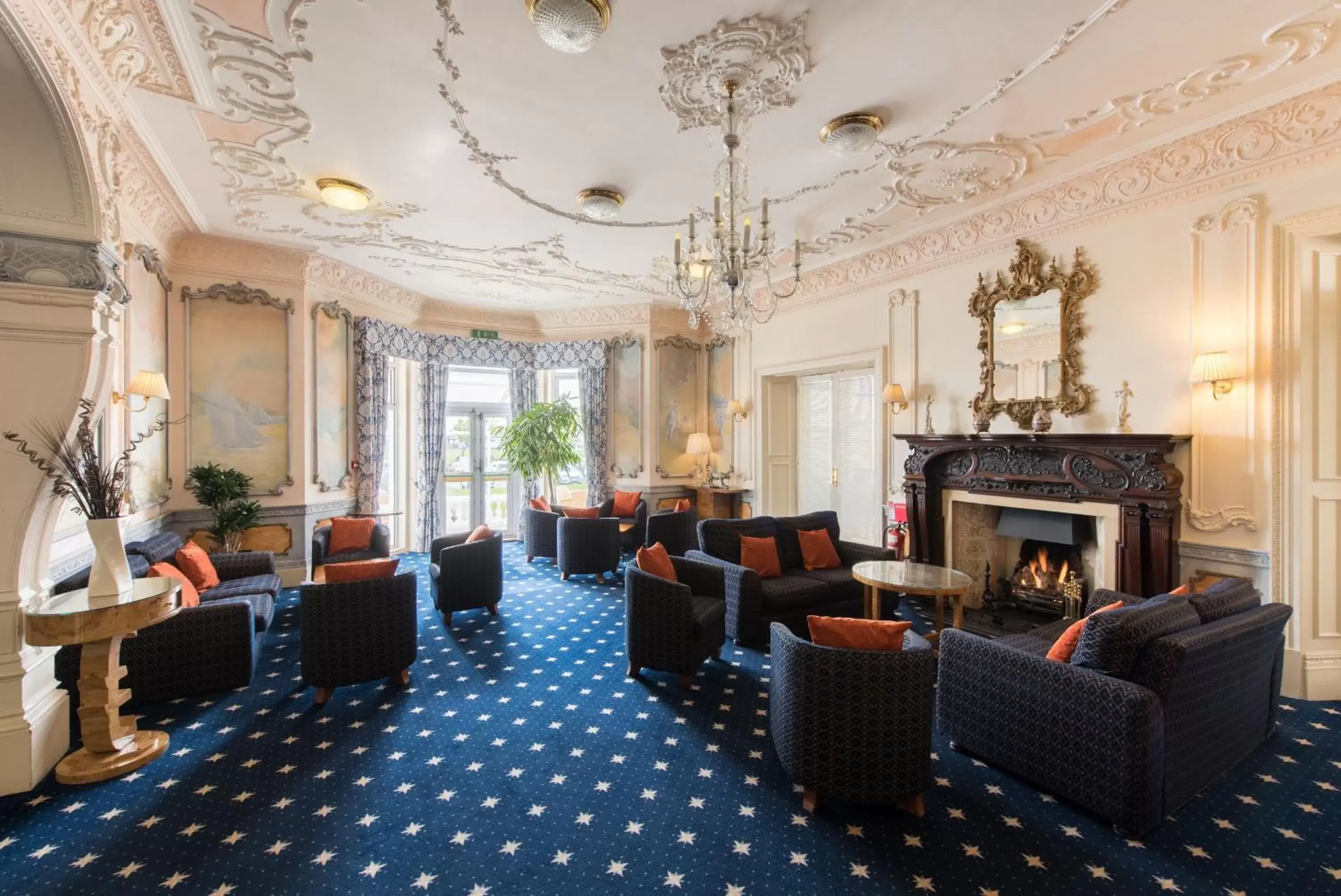 Lounge or bar, Restaurant/Places to Eat in The Palace Hotel