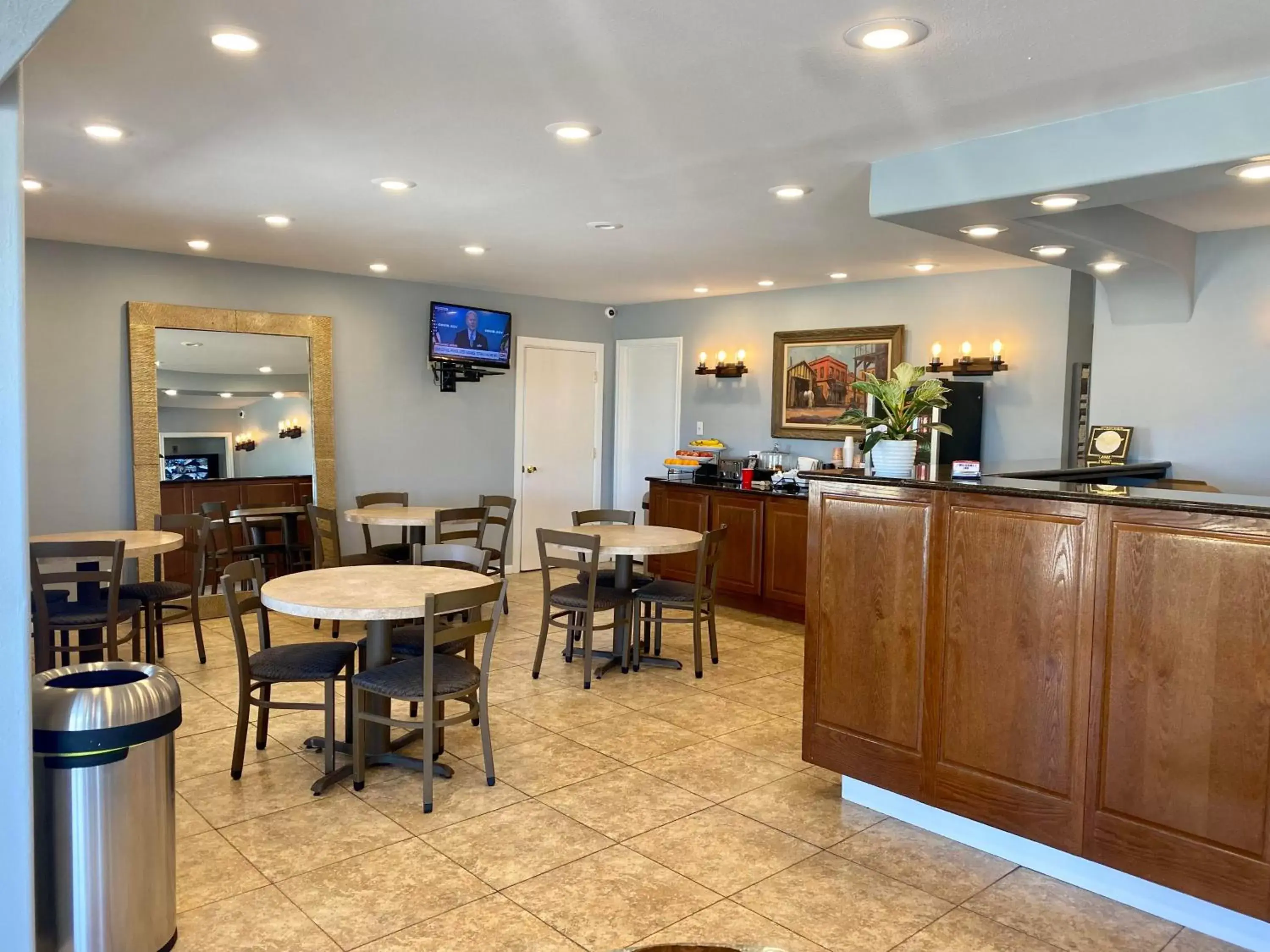 Lobby or reception, Restaurant/Places to Eat in Welcome Inn