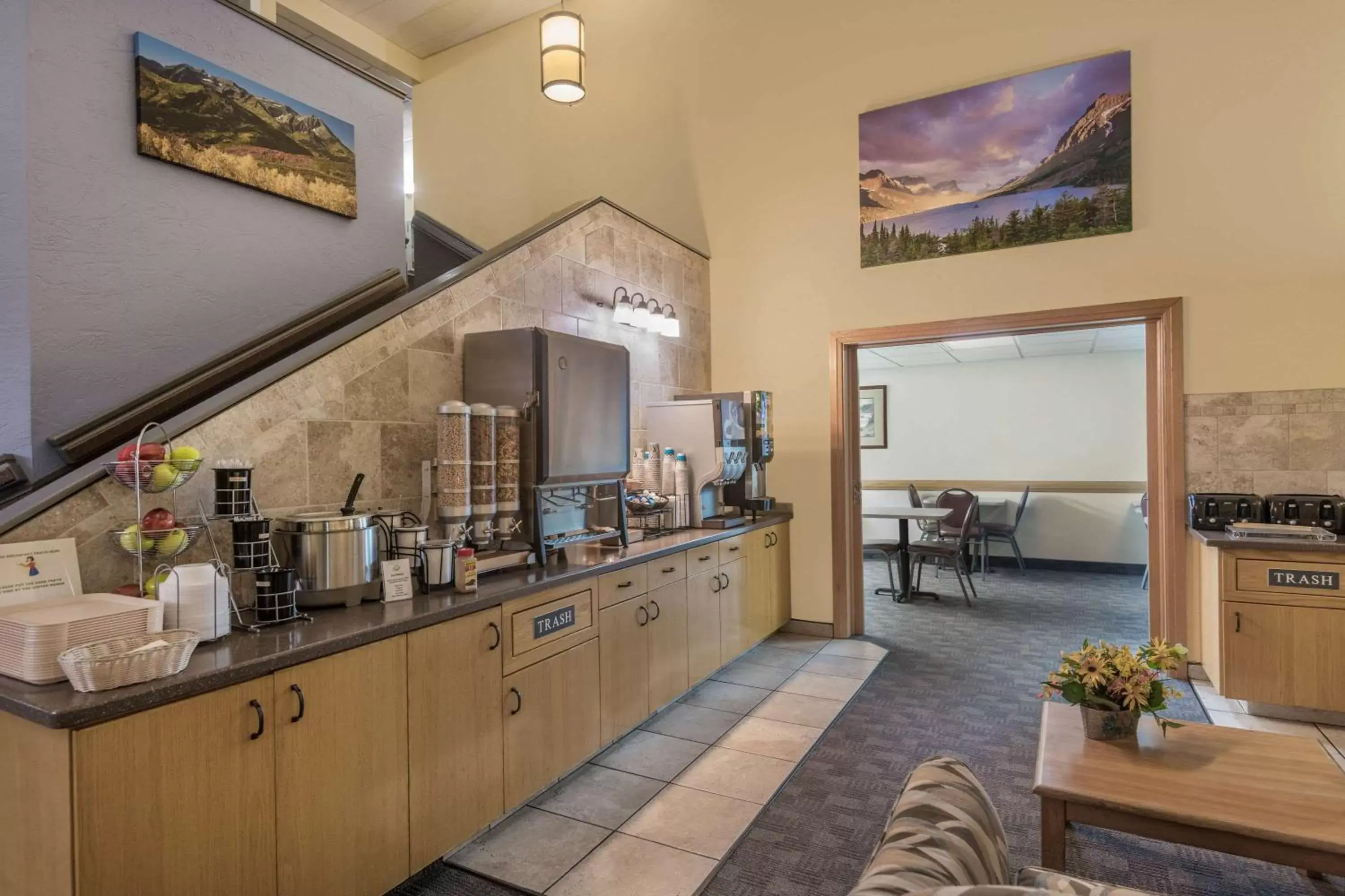 Restaurant/places to eat in Days Inn by Wyndham Great Falls