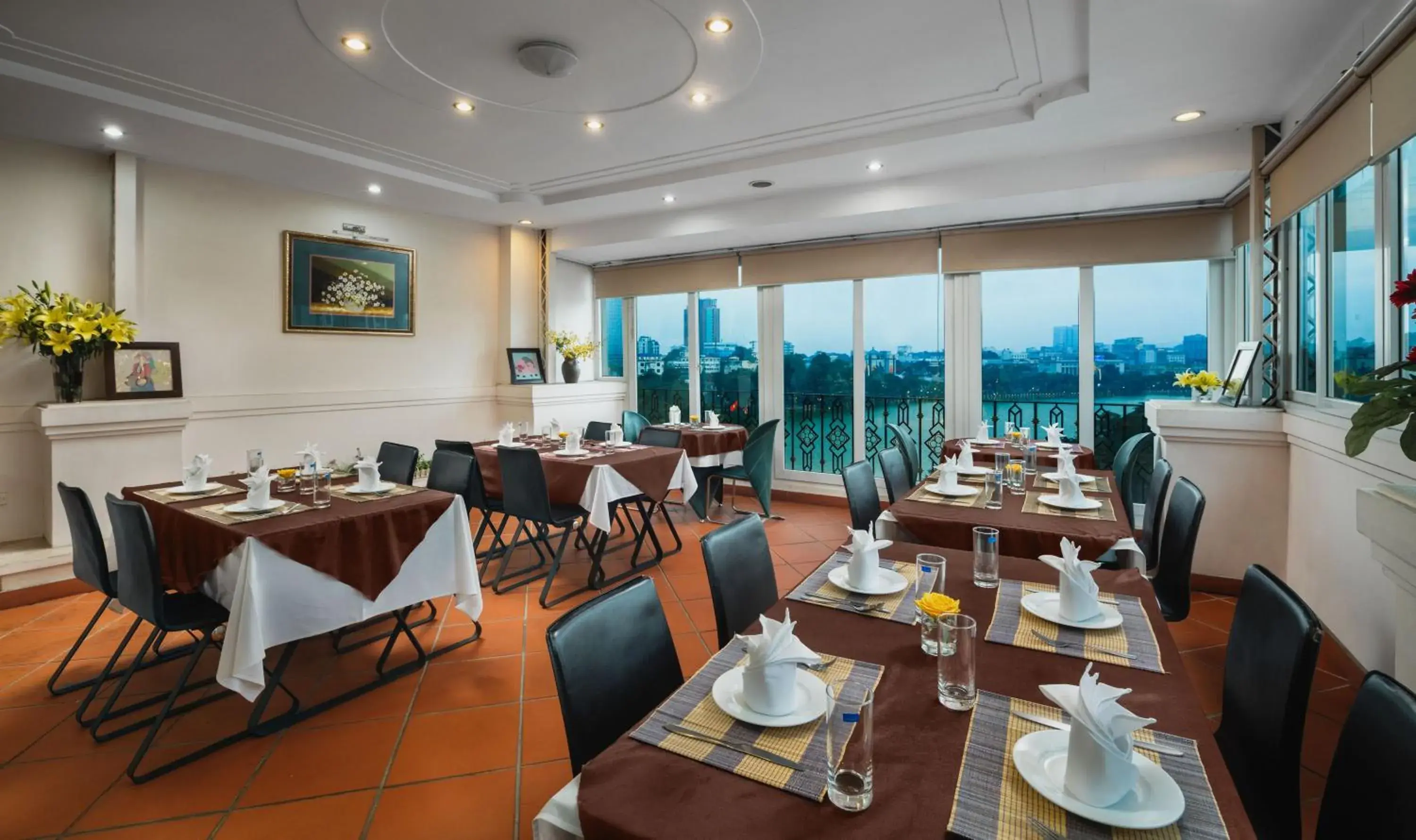 Restaurant/places to eat in Lakeside Palace Hotel Restaurant/places to eat in Lakeside Palace Hotel