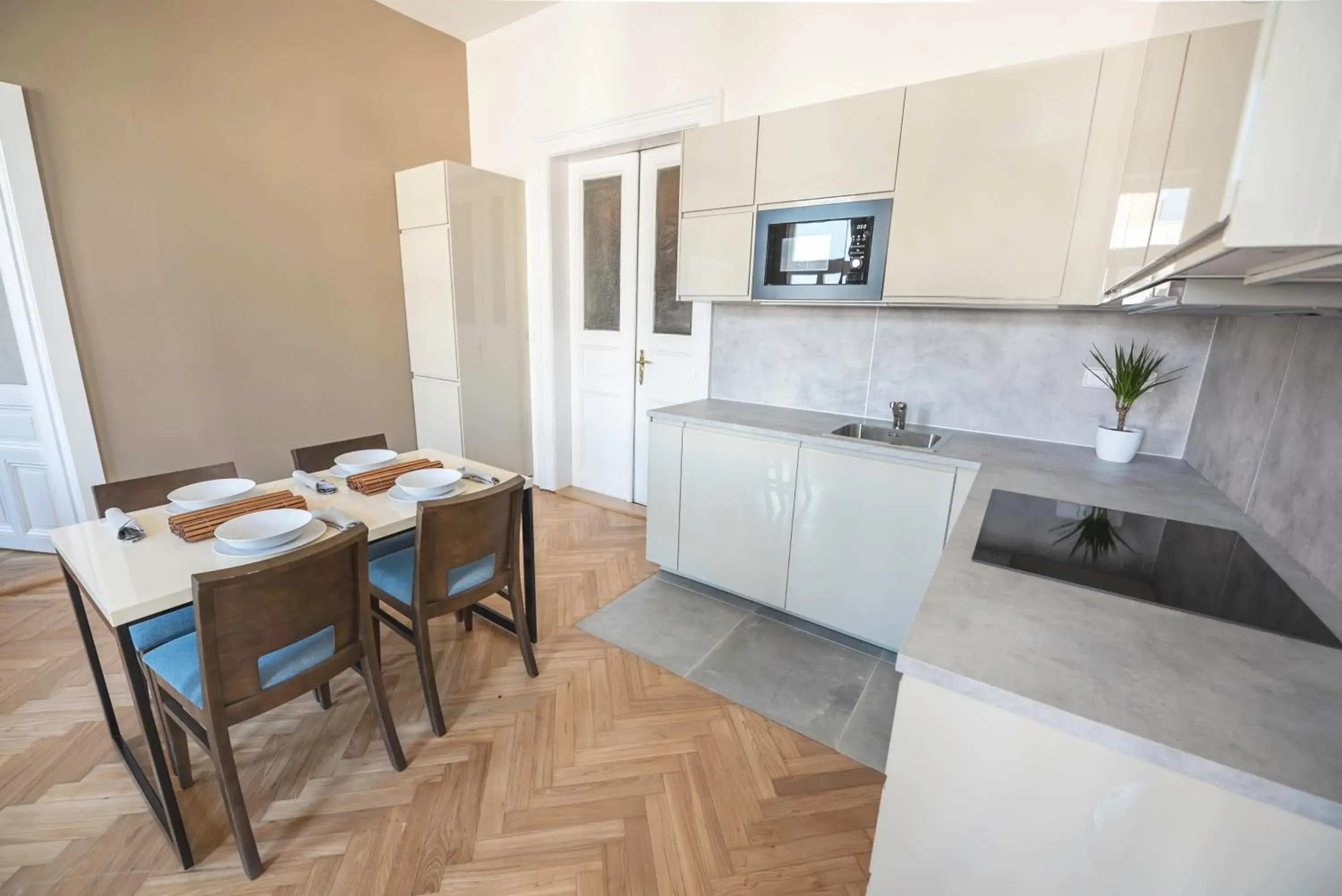 Kitchen/Kitchenette in Letna Garden Suites