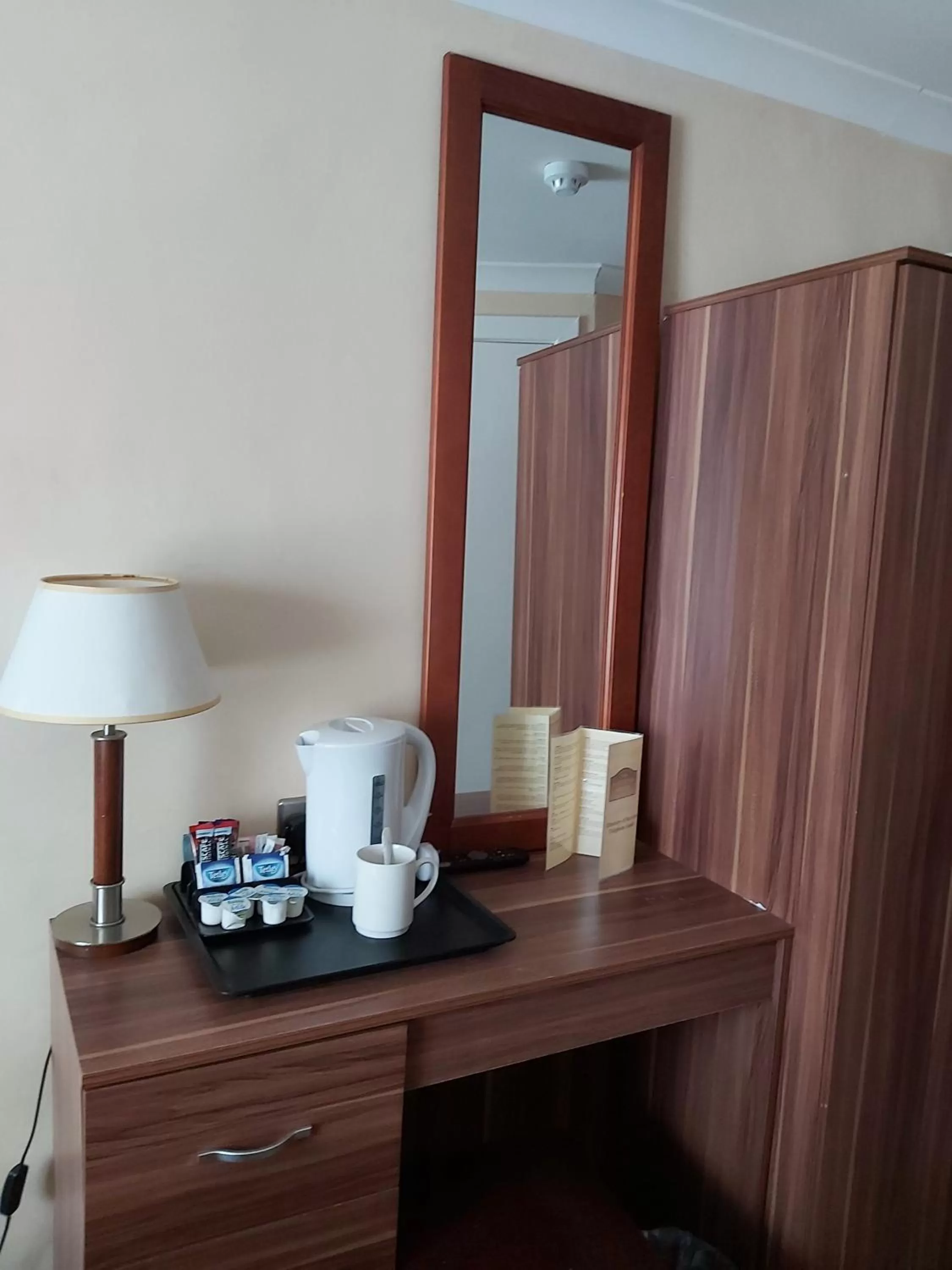 Bedroom in The Winnock Hotel