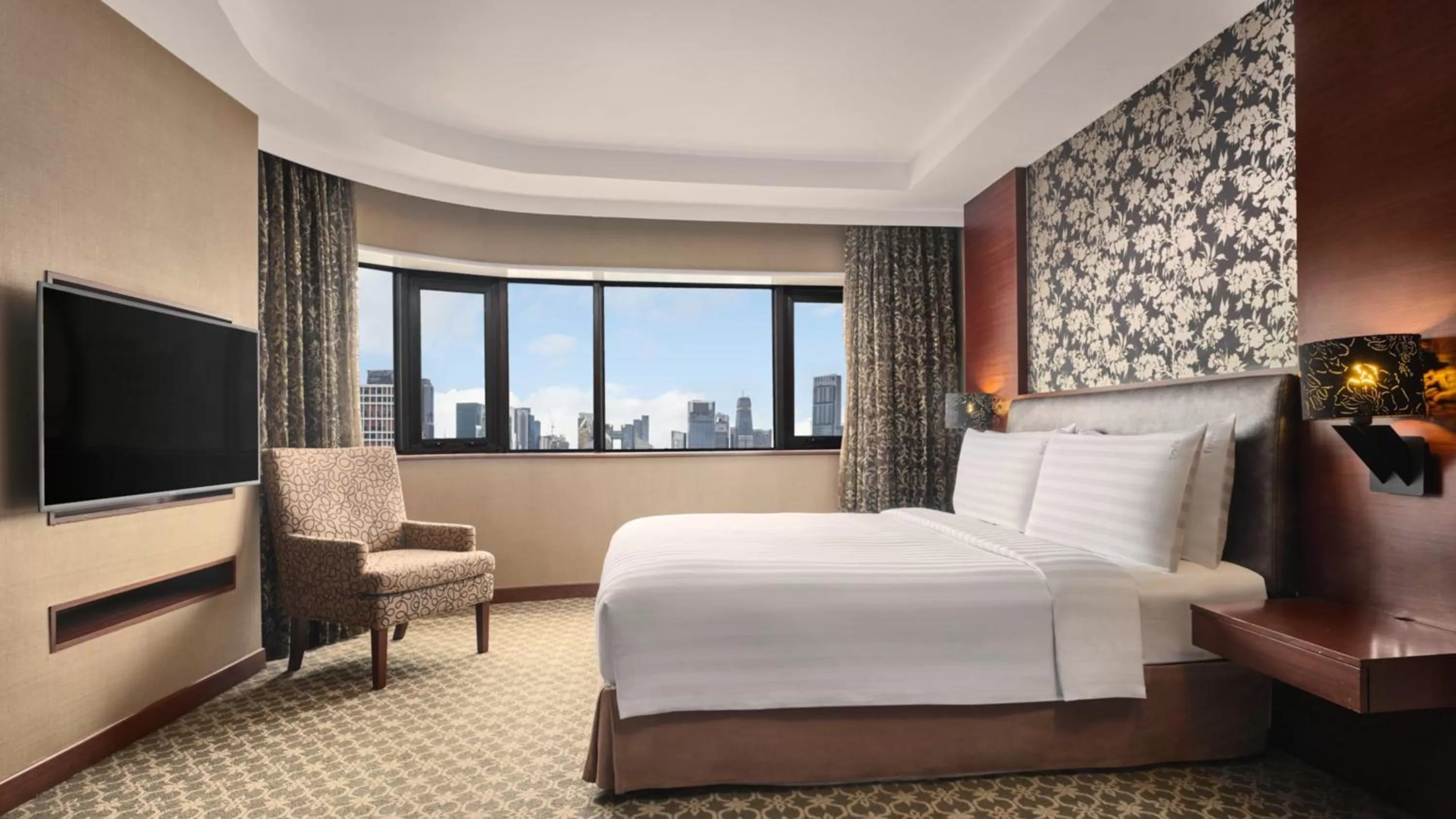 Photo of the whole room, Bed in Holiday Inn Singapore Atrium by IHG