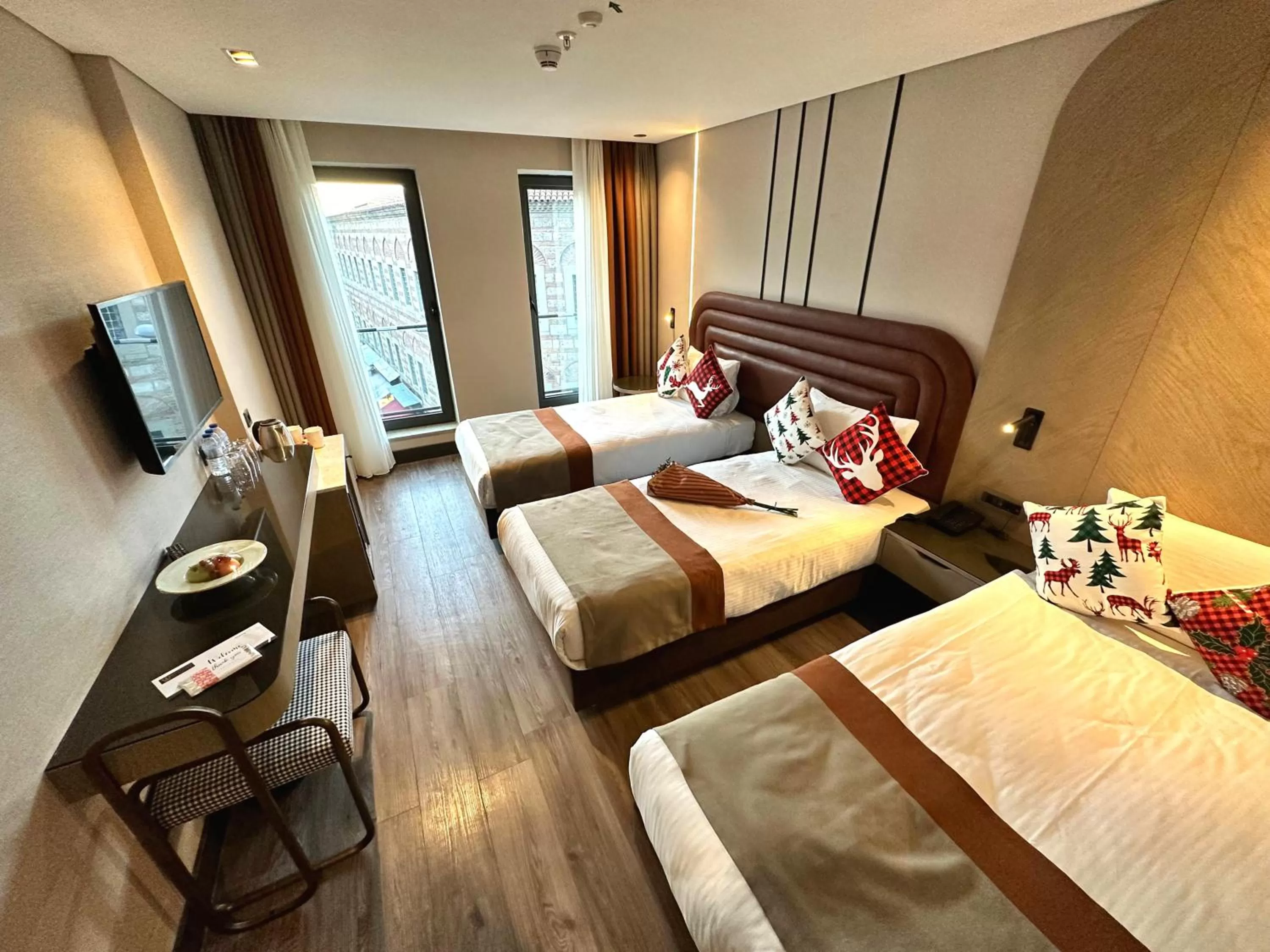 Photo of the whole room, Bed in Edition Old City Hotel