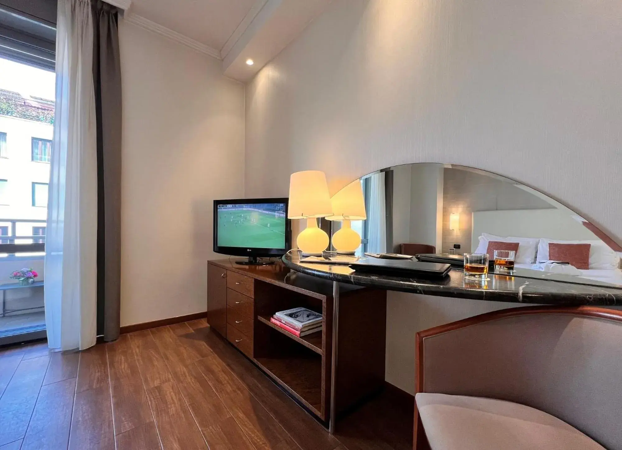 TV and multimedia, TV/Entertainment Center in Best Western Hotel City