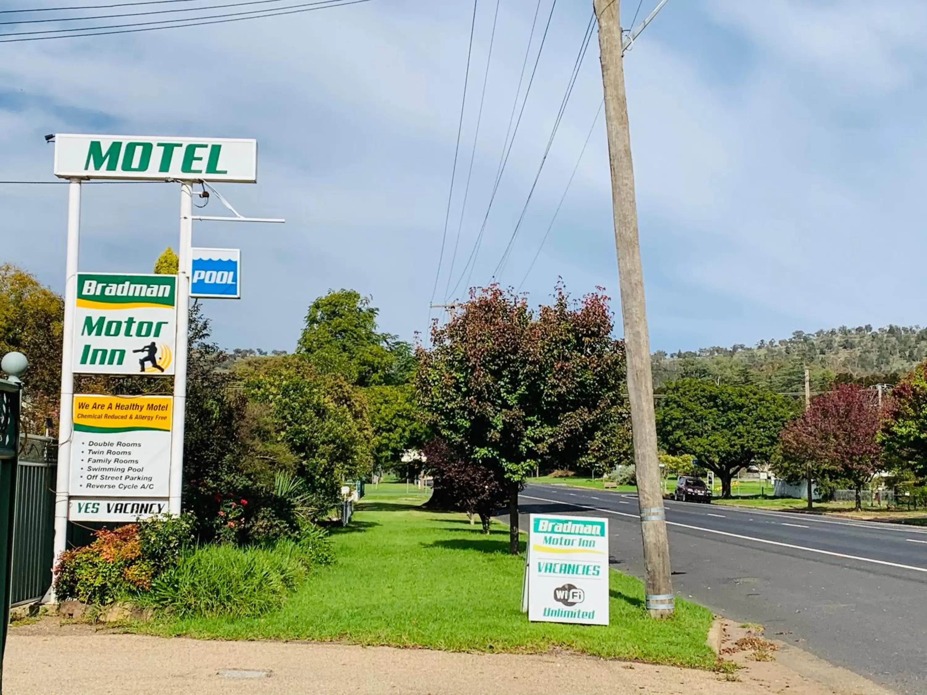 Property Logo/Sign in Bradman Motor Inn