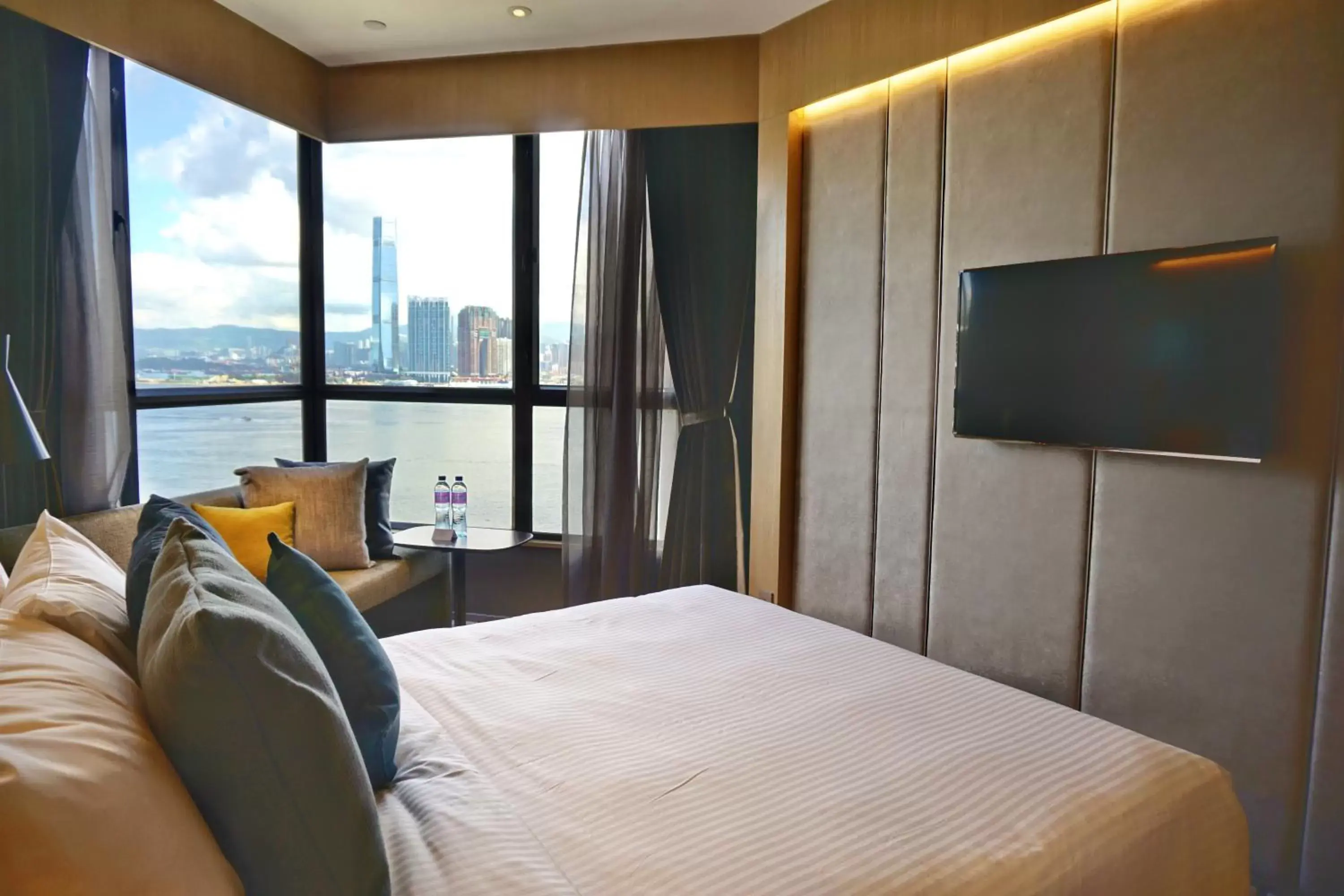 Photo of the whole room, Bed in The Harbourview