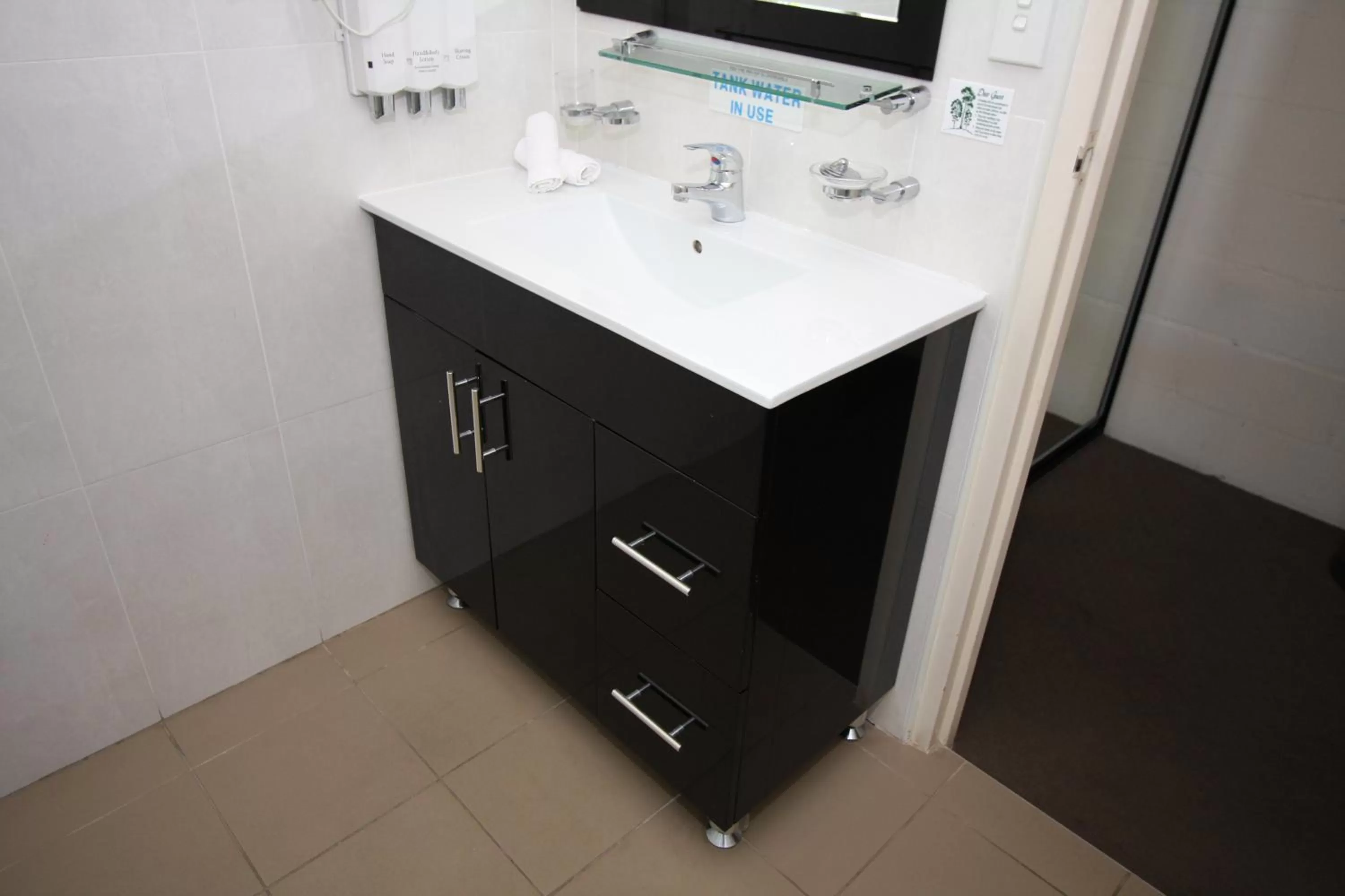 Shower in Picton Valley Motel Australia