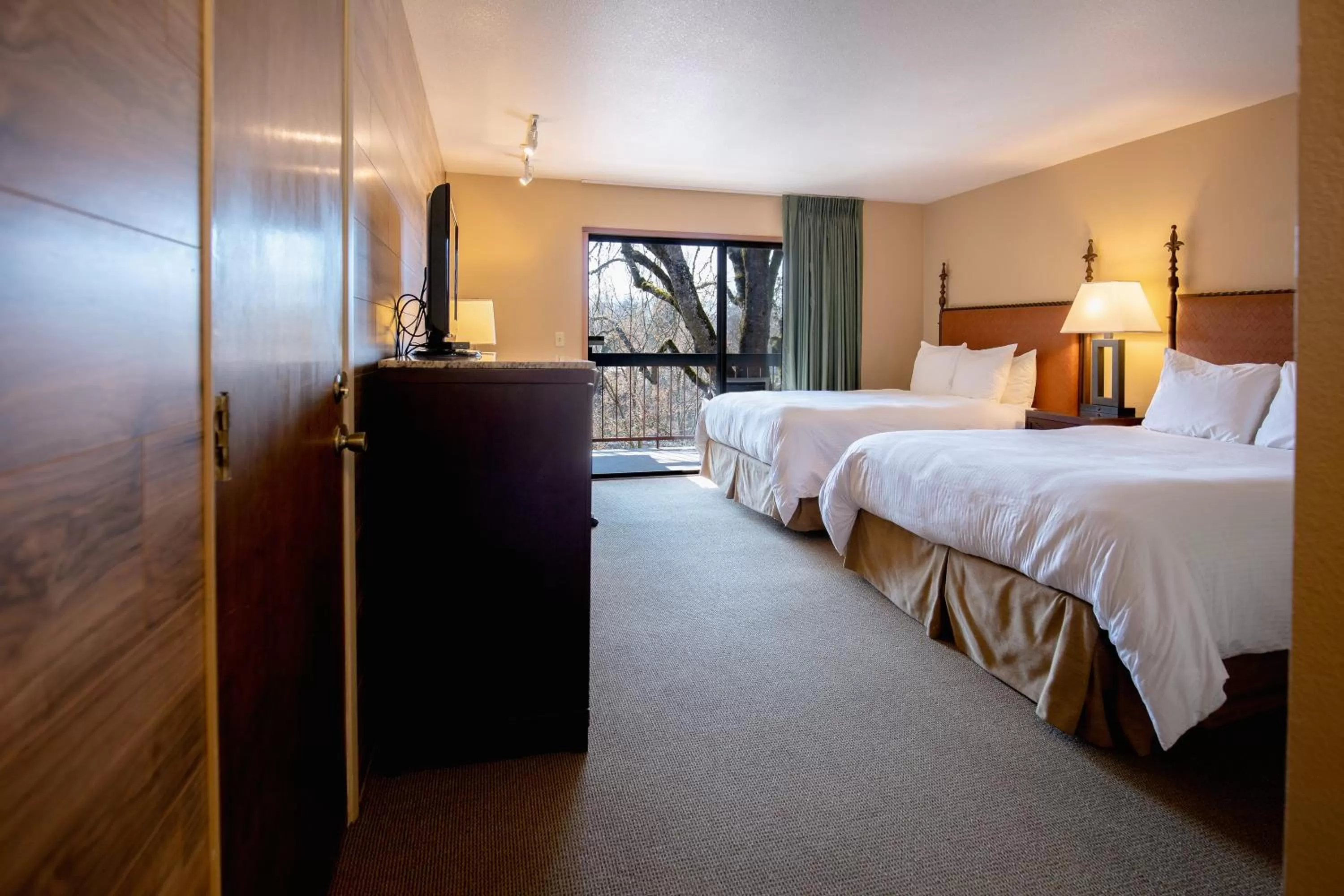 Photo of the whole room, Bed in Riverside Inn