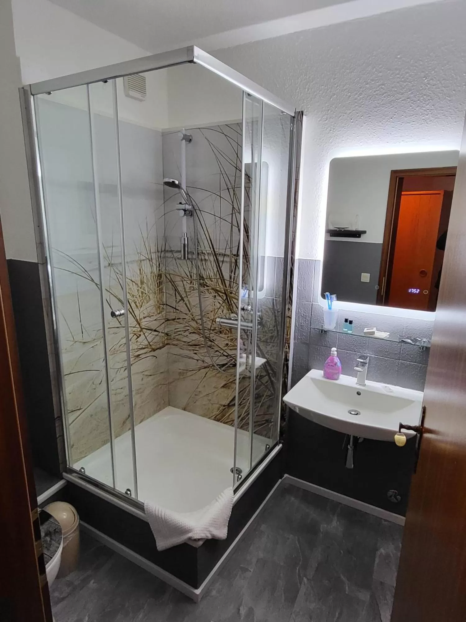 Bathroom in Hotel Seeblick am Sankelmarker See - Natur und Erholung