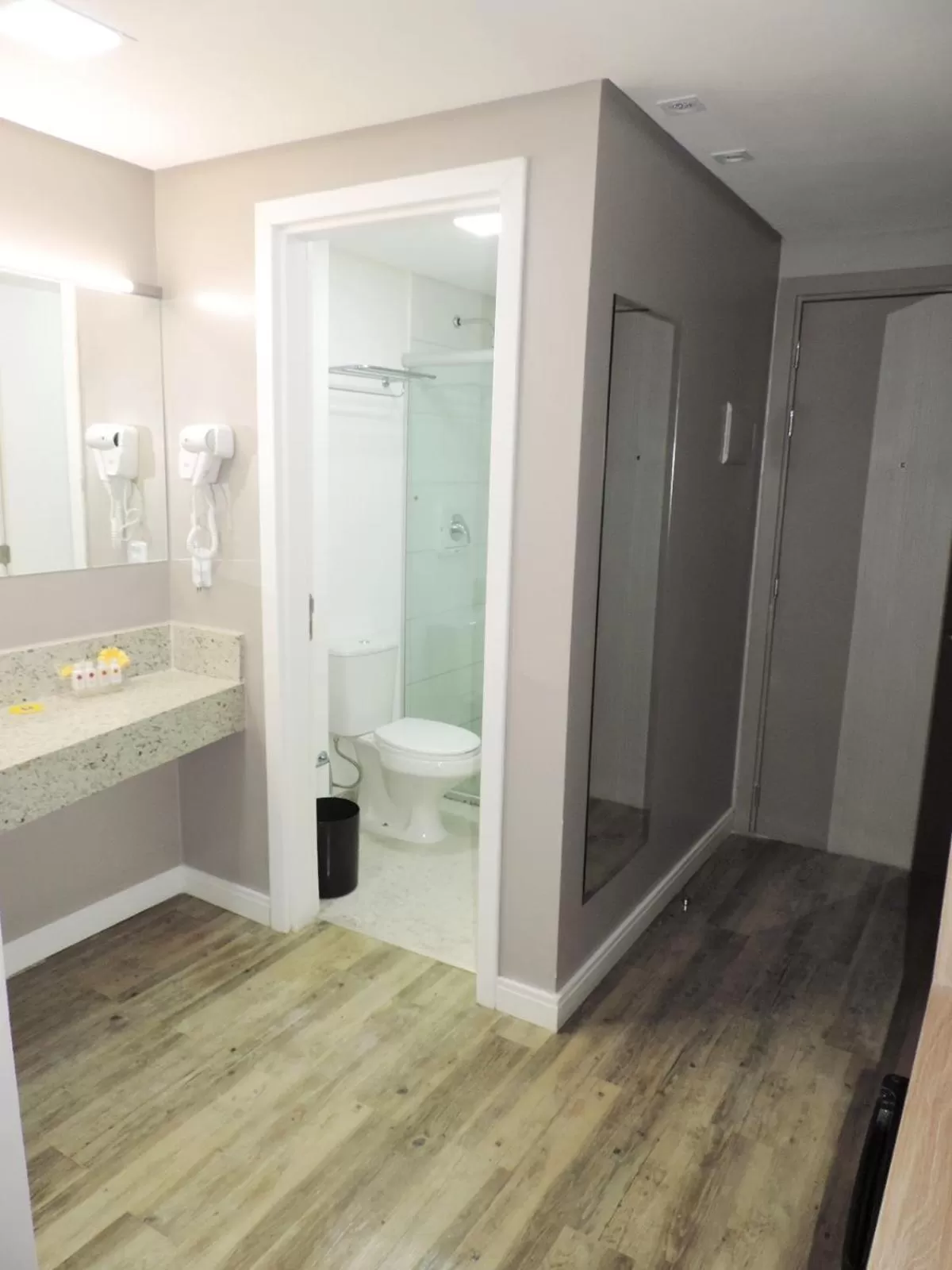 Toilet in Comfort Hotel Maceió