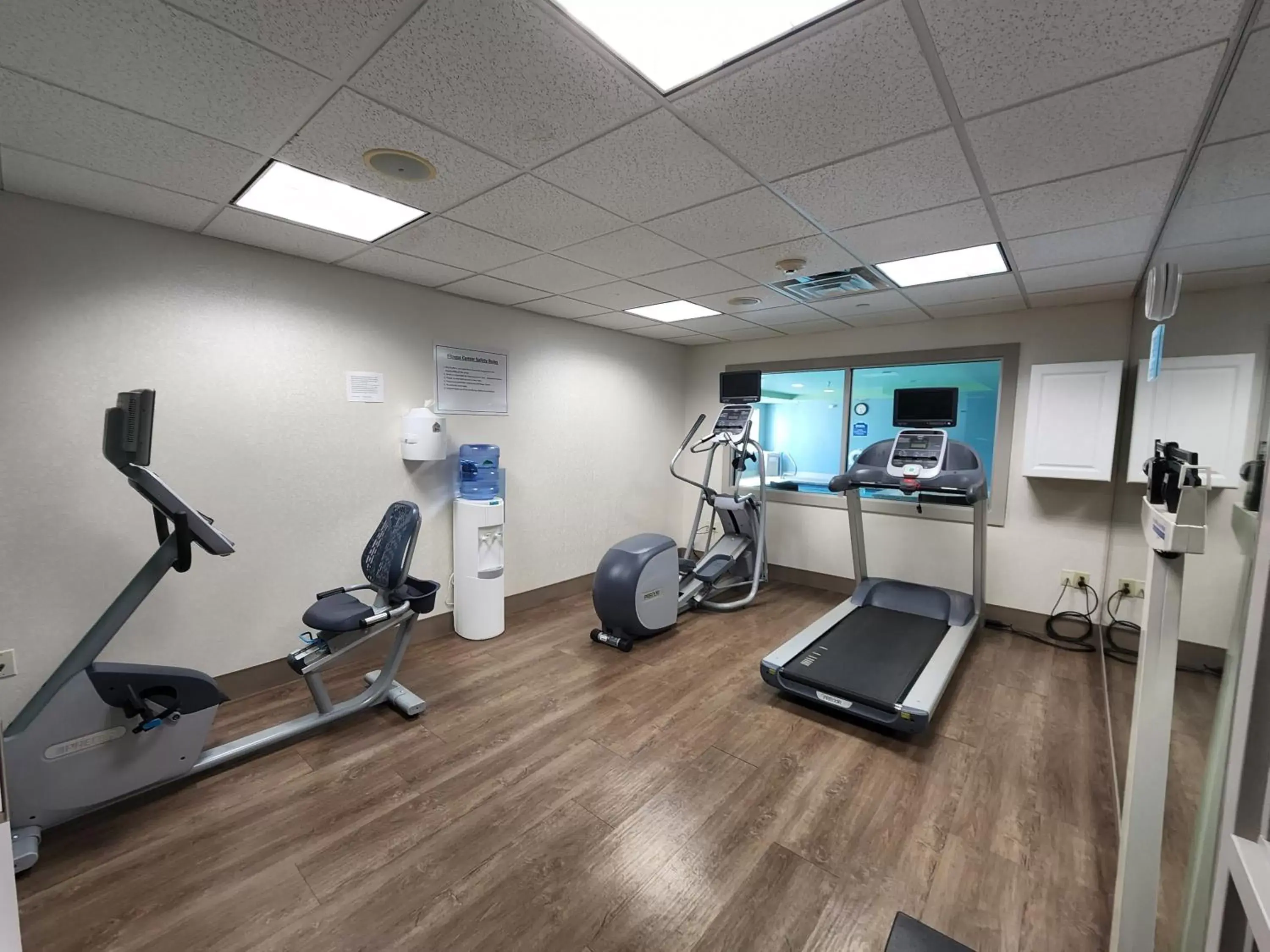 Spa and wellness centre/facilities, Fitness Center/Facilities in Holiday Inn Express Hotel & Suites Rochester, an IHG Hotel