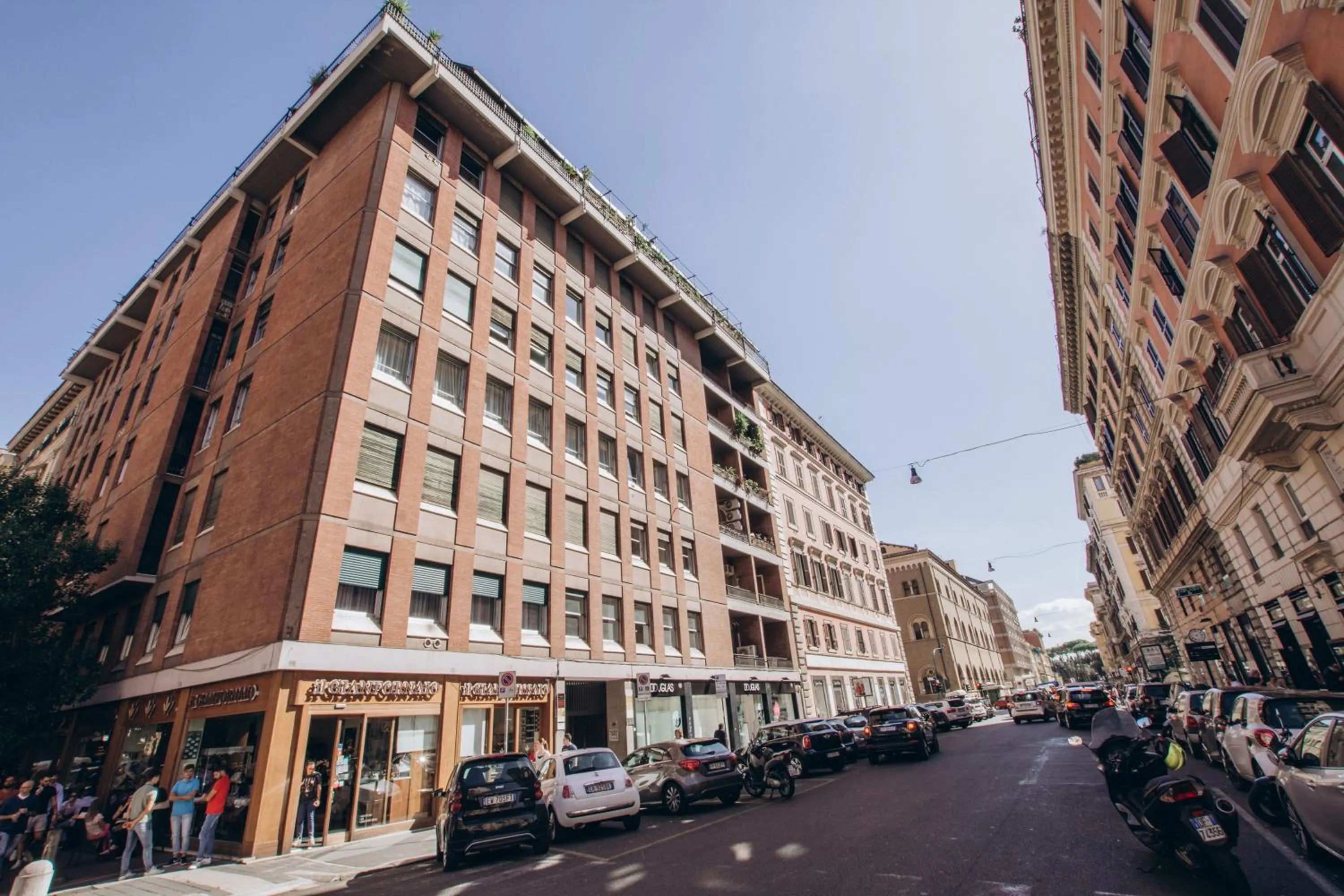 Property building in Regolo Rooms Vaticano