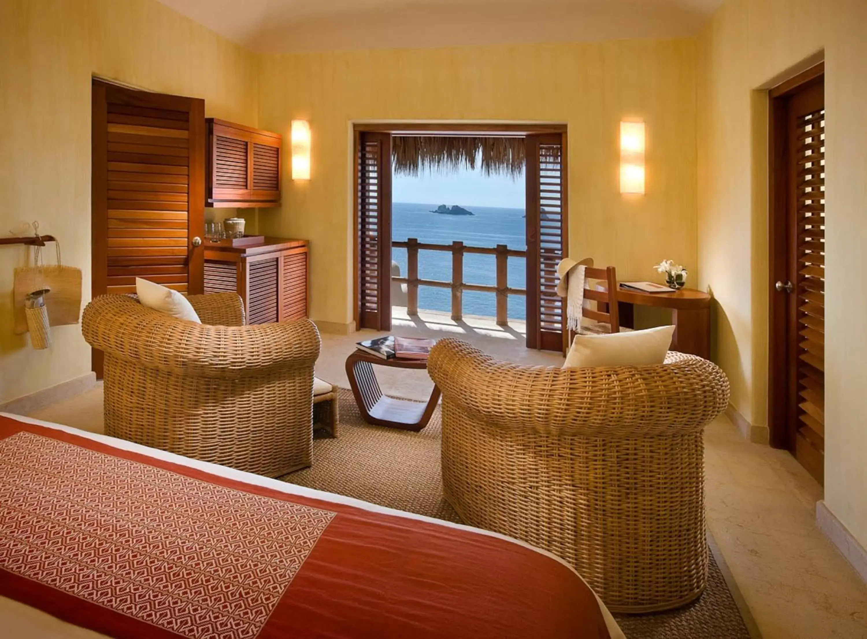 Bedroom, Seating Area in Cala de Mar Resort & Spa Ixtapa