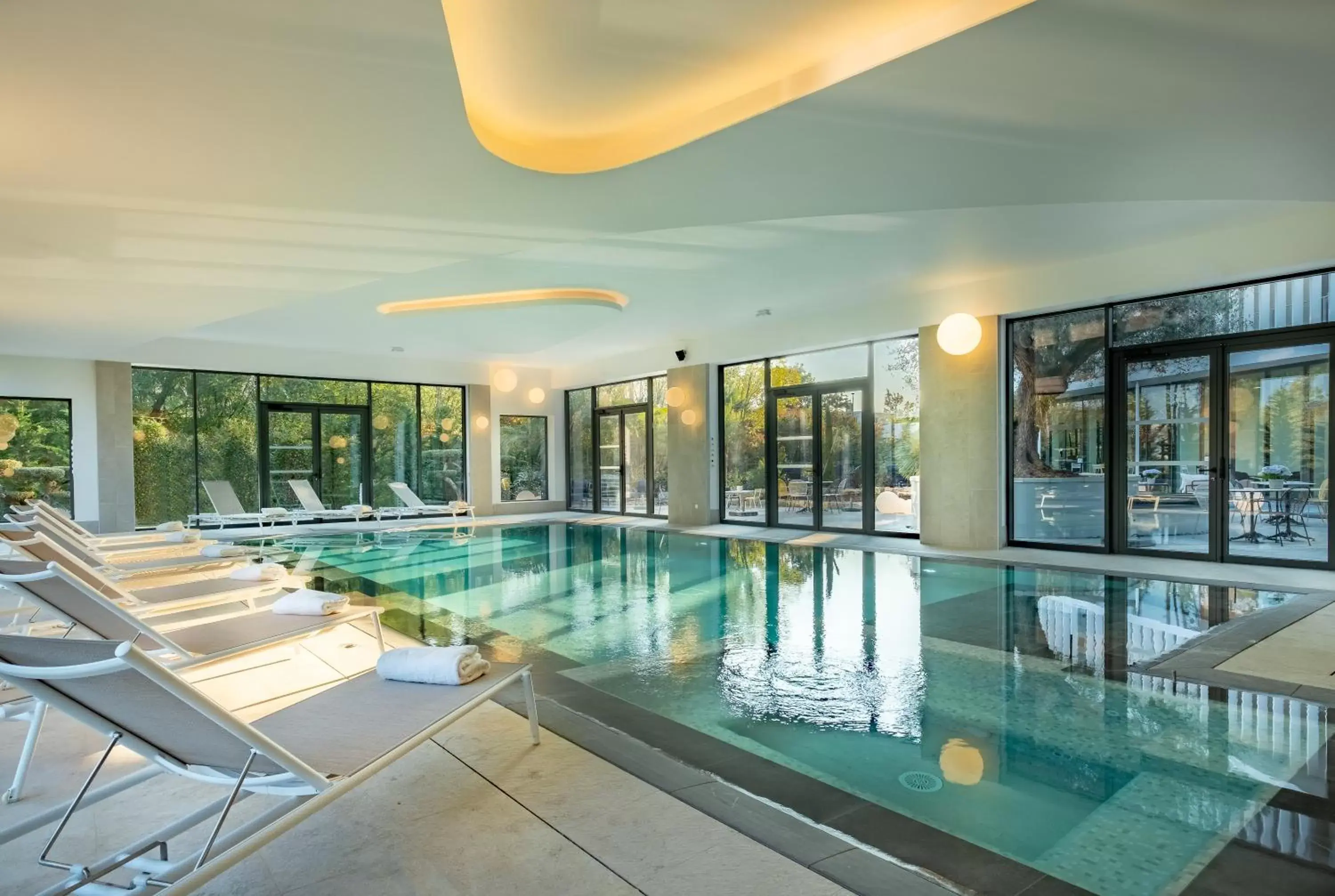 Spa and wellness centre/facilities, Swimming Pool in GOLDEN TULIP LYON OUEST TECHLID Hotel & Spa