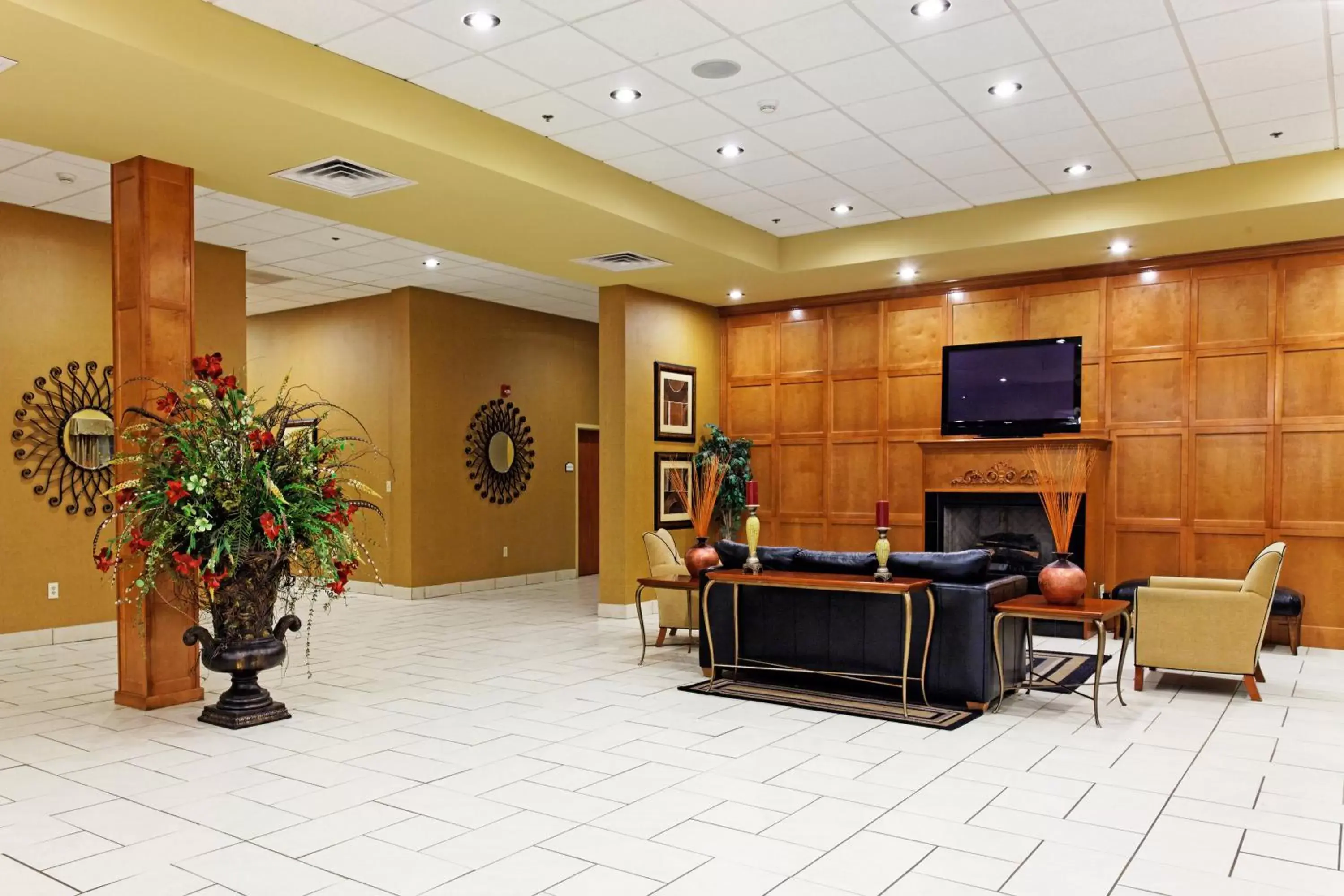 Property building, Lobby/Reception in Holiday Inn Hotels Batesville, an IHG Hotel