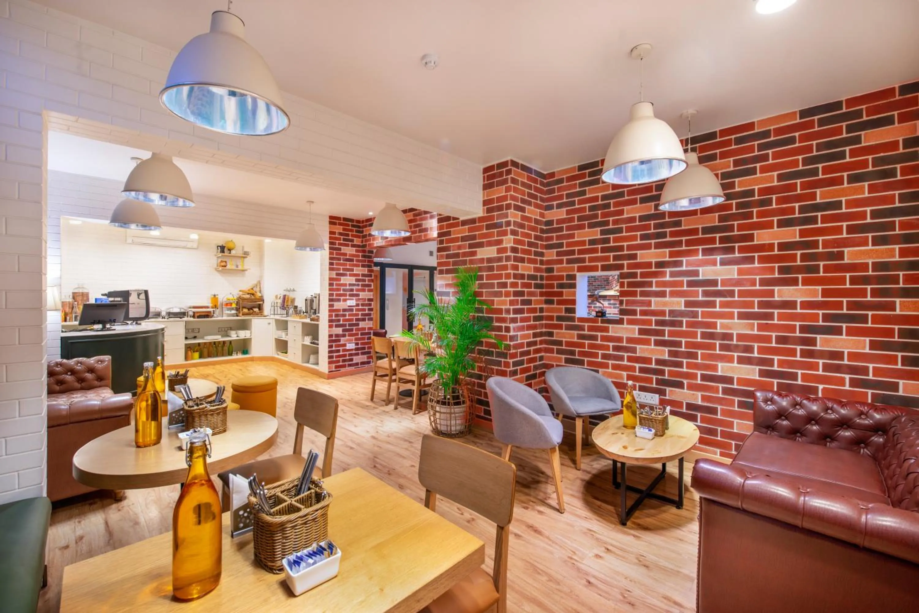 Restaurant/places to eat in bloomrooms @ Janpath