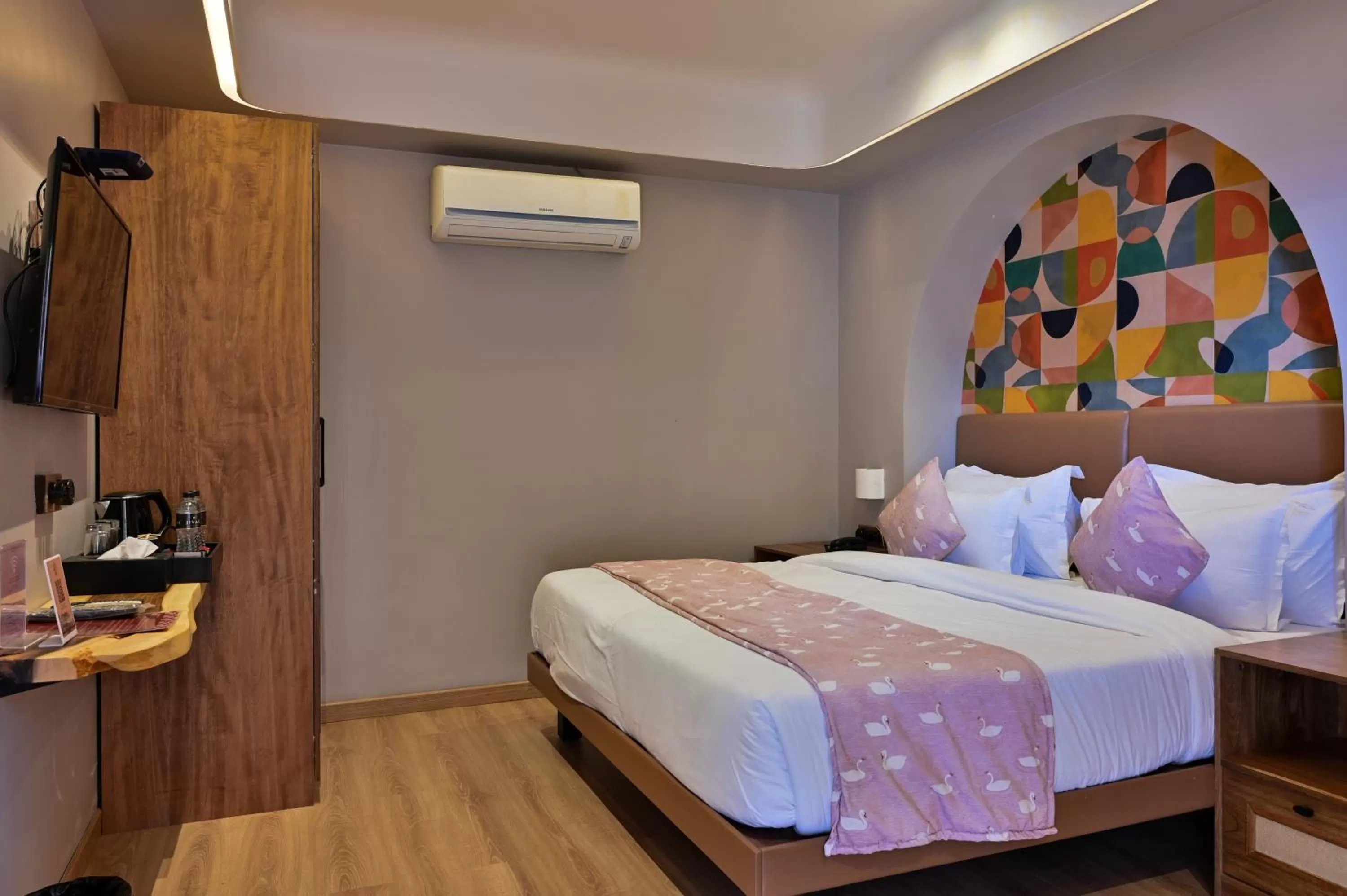 Bedroom, Bed in The Red Pier - My Downtown Hotels