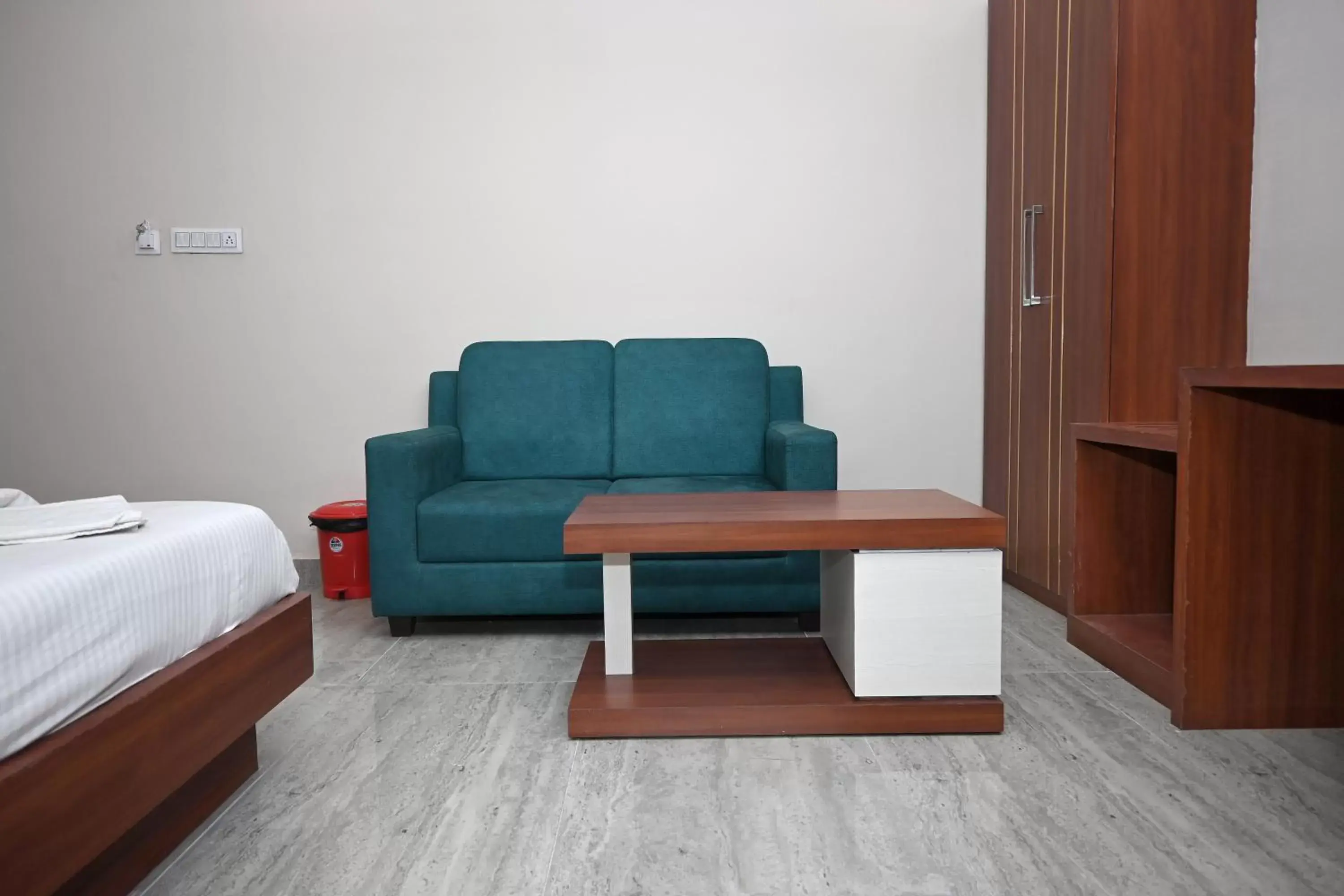 Bed, Seating Area in Royal Sea View Bed, Seating Area in Royal Sea View